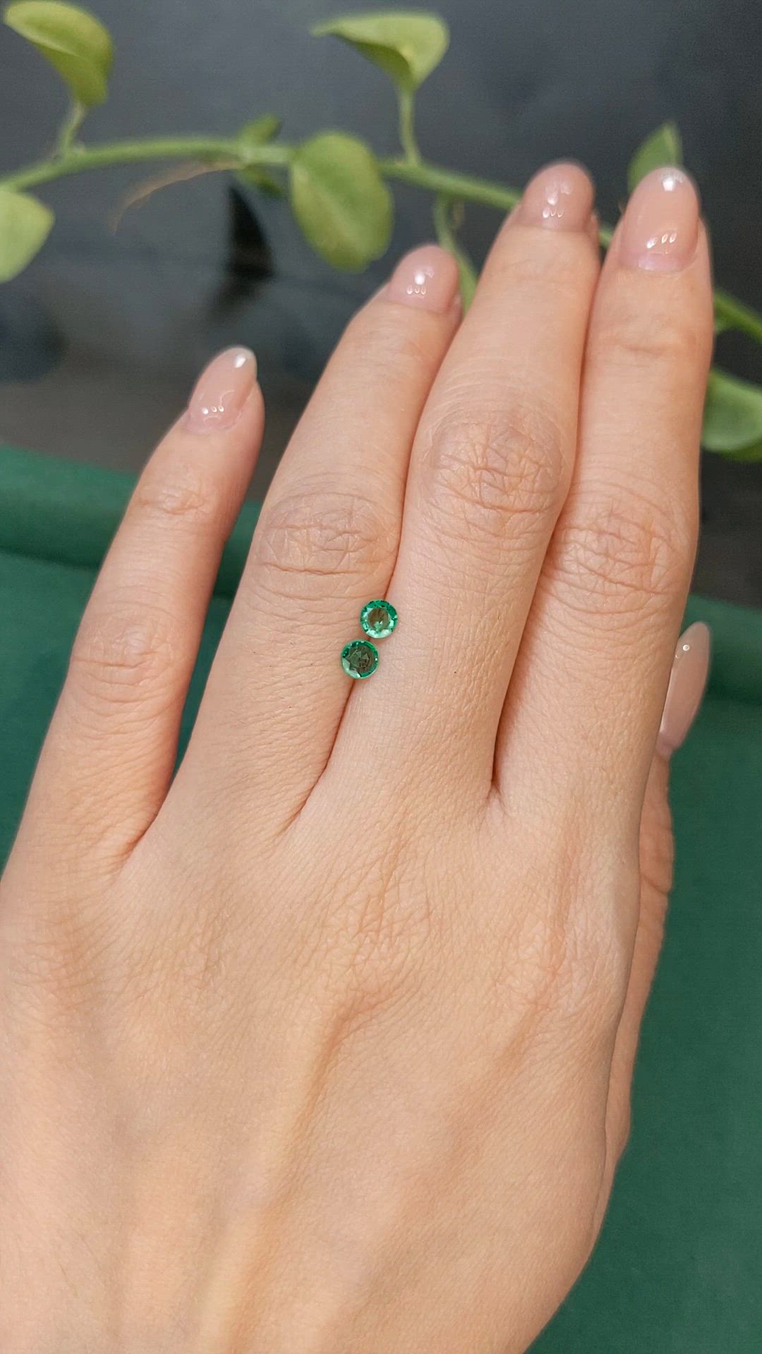 0.32&nbsp;Ct.Tw.Total Carat Weight Emerald Pair from Zambia Size Video