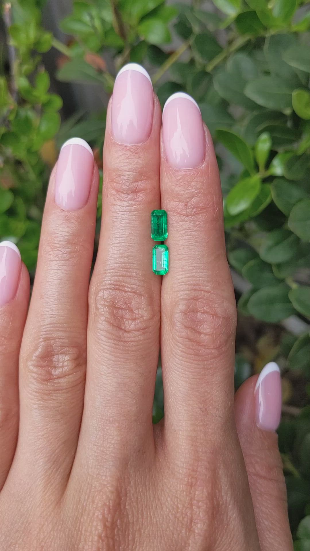 1.05&nbsp;Ct.Tw.Total Carat Weight Emerald Pair from Afghanistan Size Video