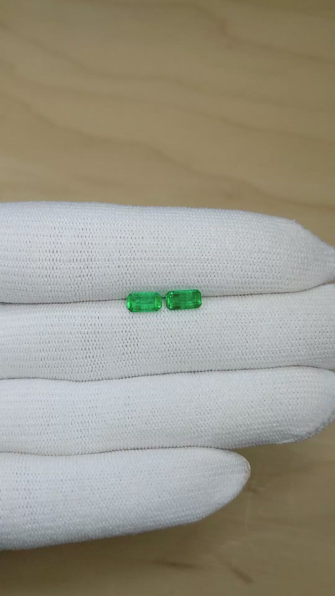1.05&nbsp;Ct.Tw.Total Carat Weight Emerald Pair from Afghanistan Size Video