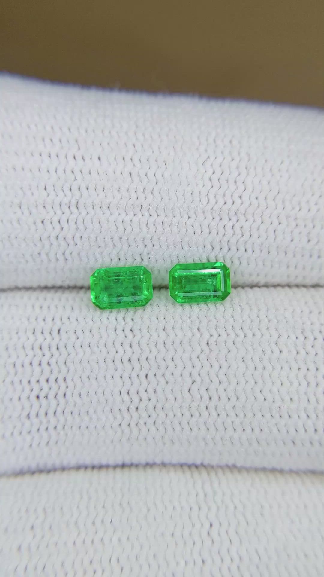 0.73&nbsp;Ct.Tw.Total Carat Weight Emerald Pair from Afghanistan Size Video