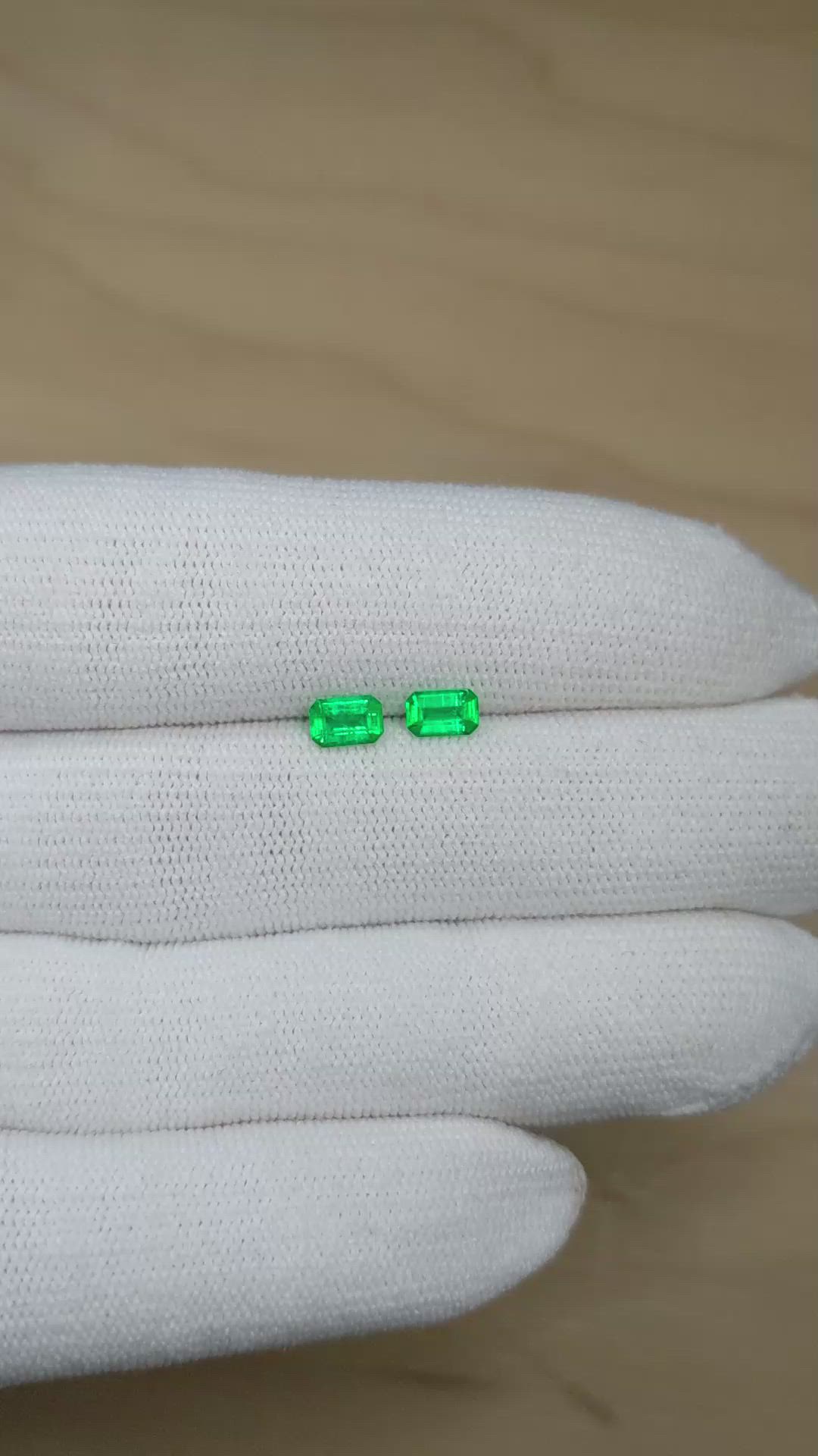 0.73&nbsp;Ct.Tw.Total Carat Weight Emerald Pair from Afghanistan Size Video