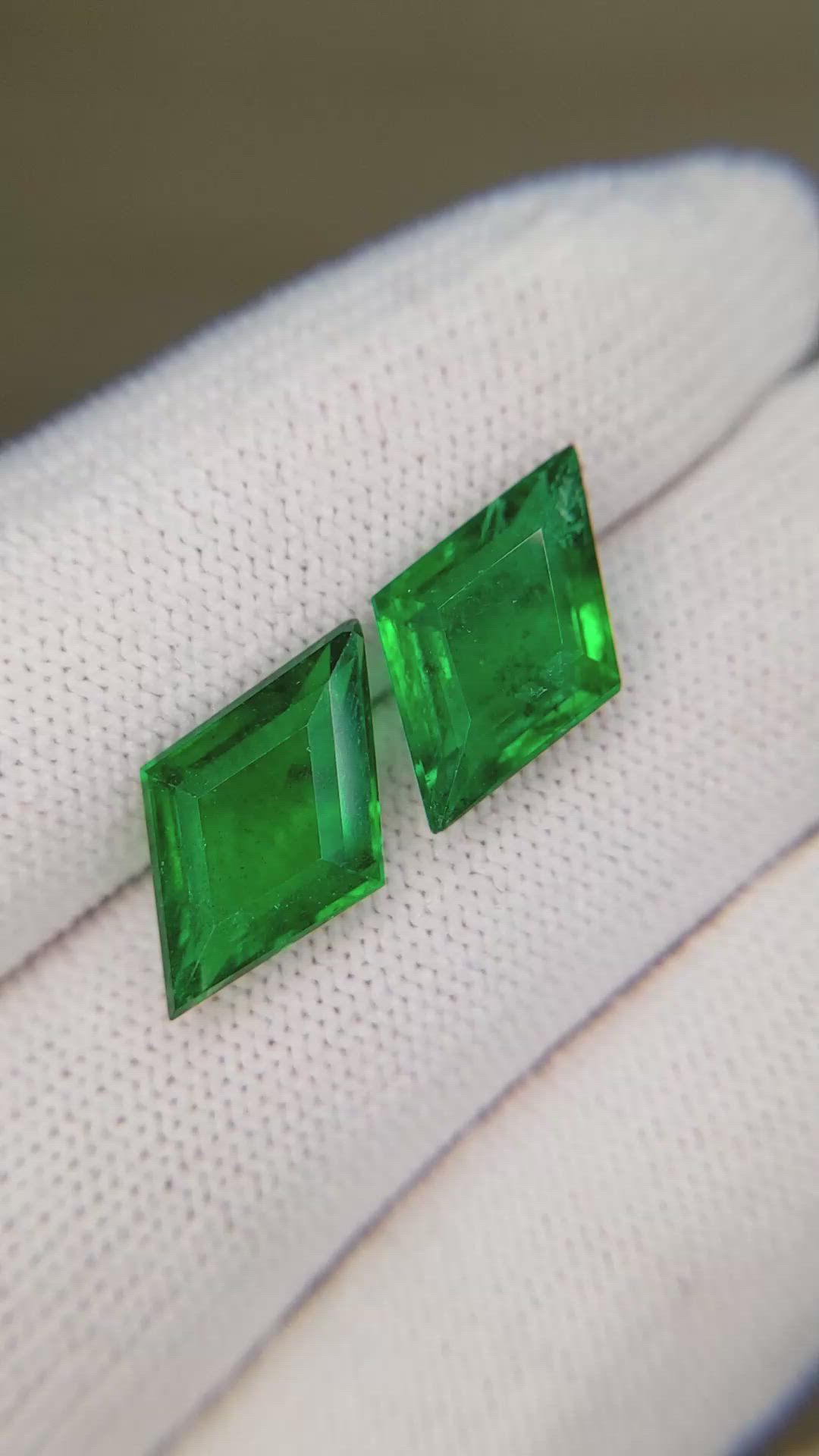 6.65&nbsp;Ct.Tw.Total Carat Weight Emerald Pair from Zambia Size Video
