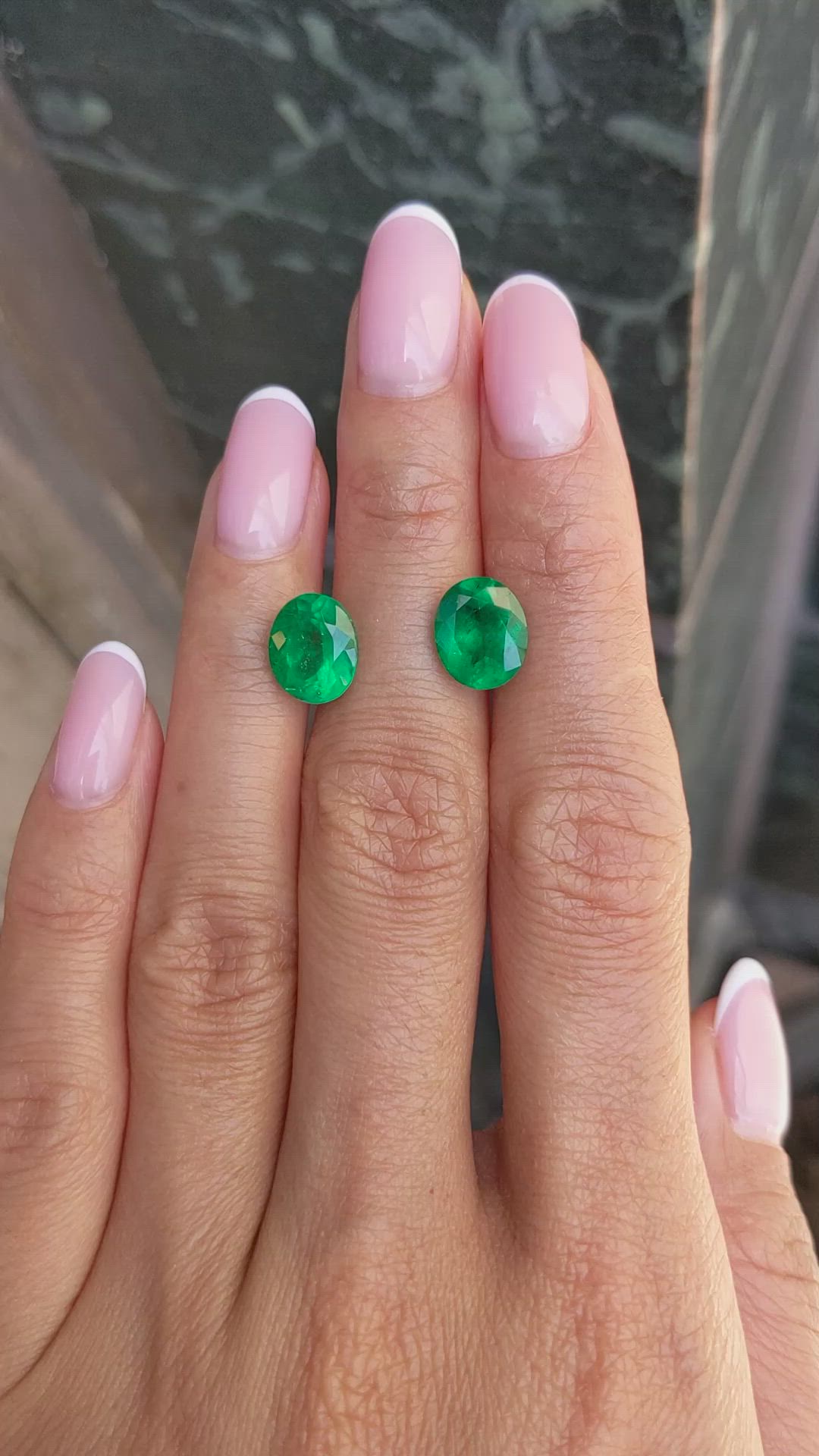 5.25&nbsp;Ct.Tw.Total Carat Weight Emerald Pair from Colombia - Muzo Size Video