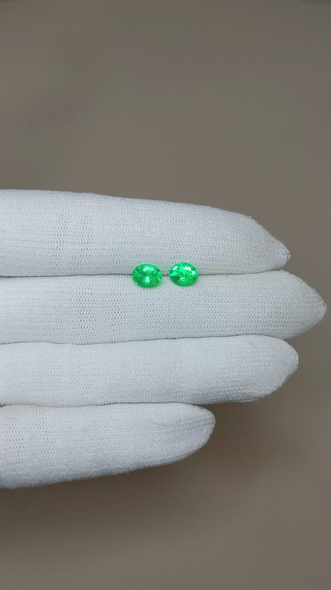 1.69&nbsp;Ct.Tw.Total Carat Weight Emerald Pair from Colombia Size Video