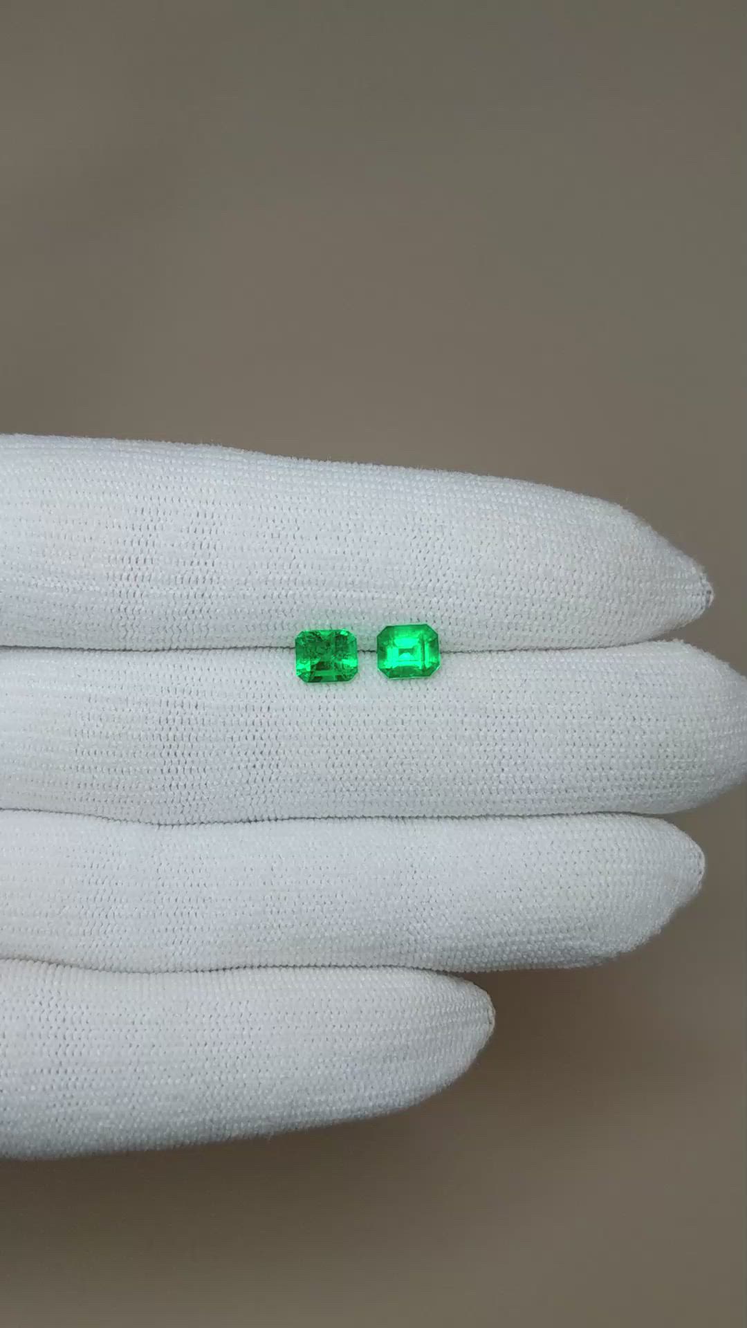 1.59&nbsp;Ct.Tw.Total Carat Weight Emerald Pair from Colombia - Muzo Size Video