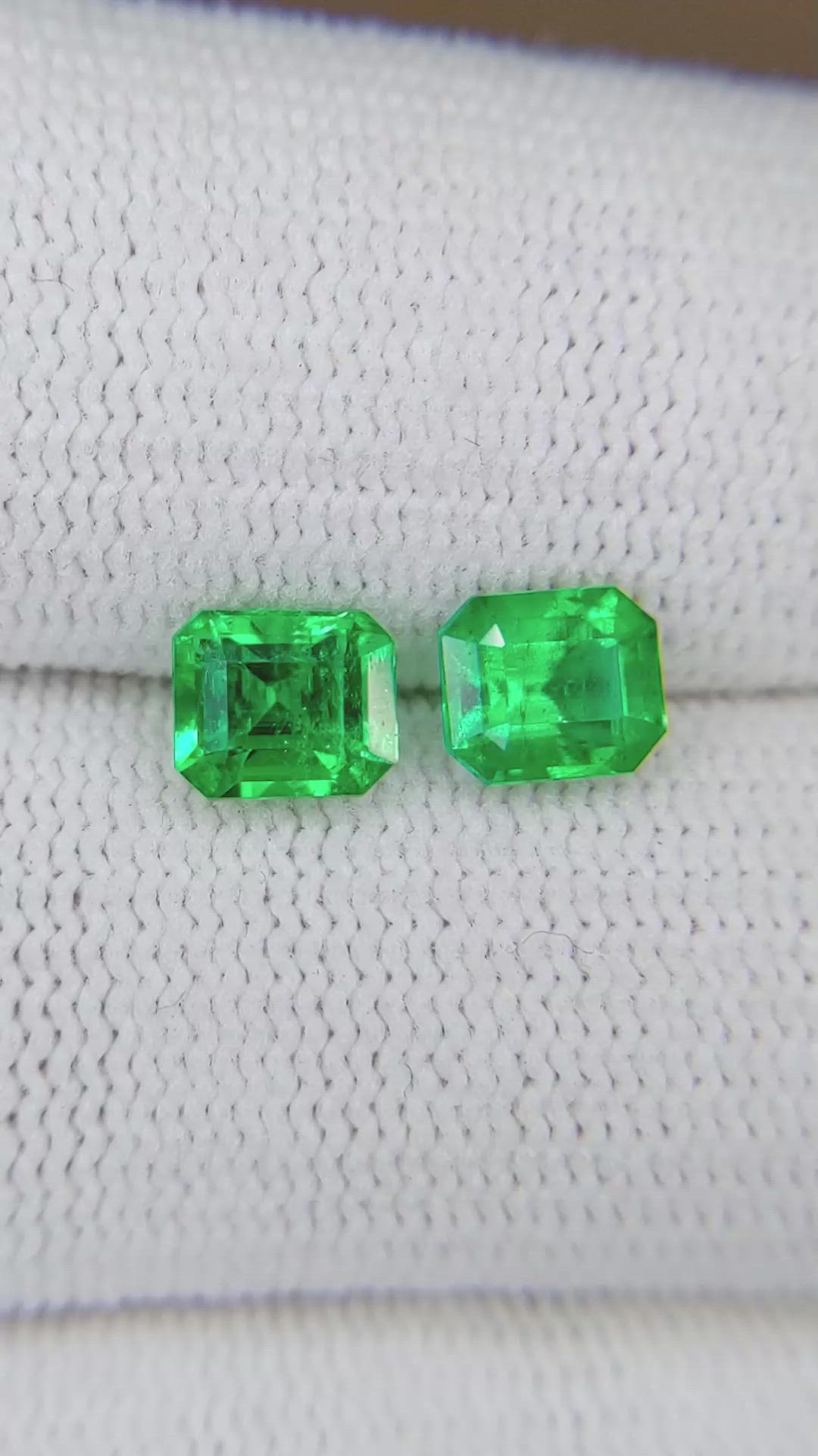 1.59&nbsp;Ct.Tw.Total Carat Weight Emerald Pair from Colombia - Muzo Size Video