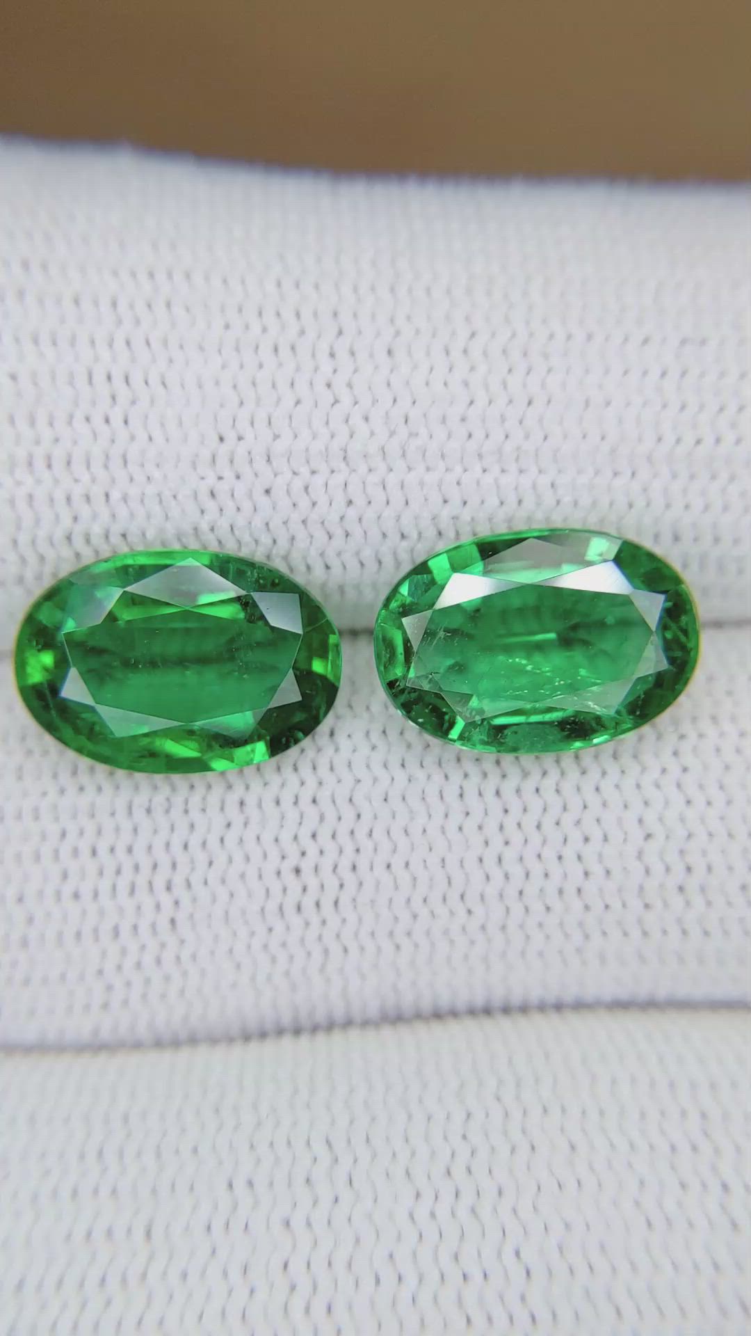 7.01&nbsp;Ct.Tw.Total Carat Weight Emerald Pair from Zambia Size Video