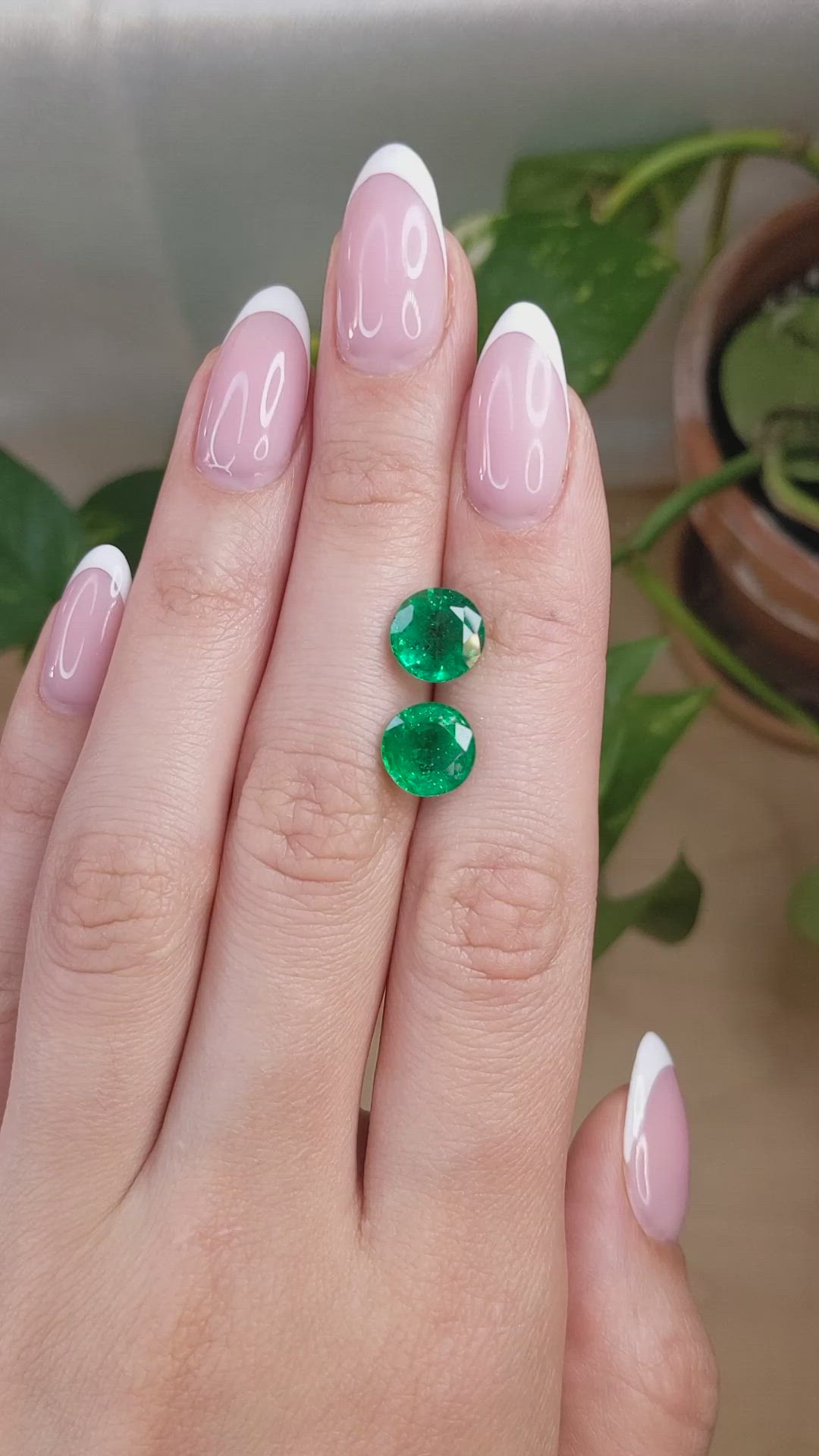 5.06&nbsp;Ct.Tw.Total Carat Weight Emerald Pair from Zambia Size Video