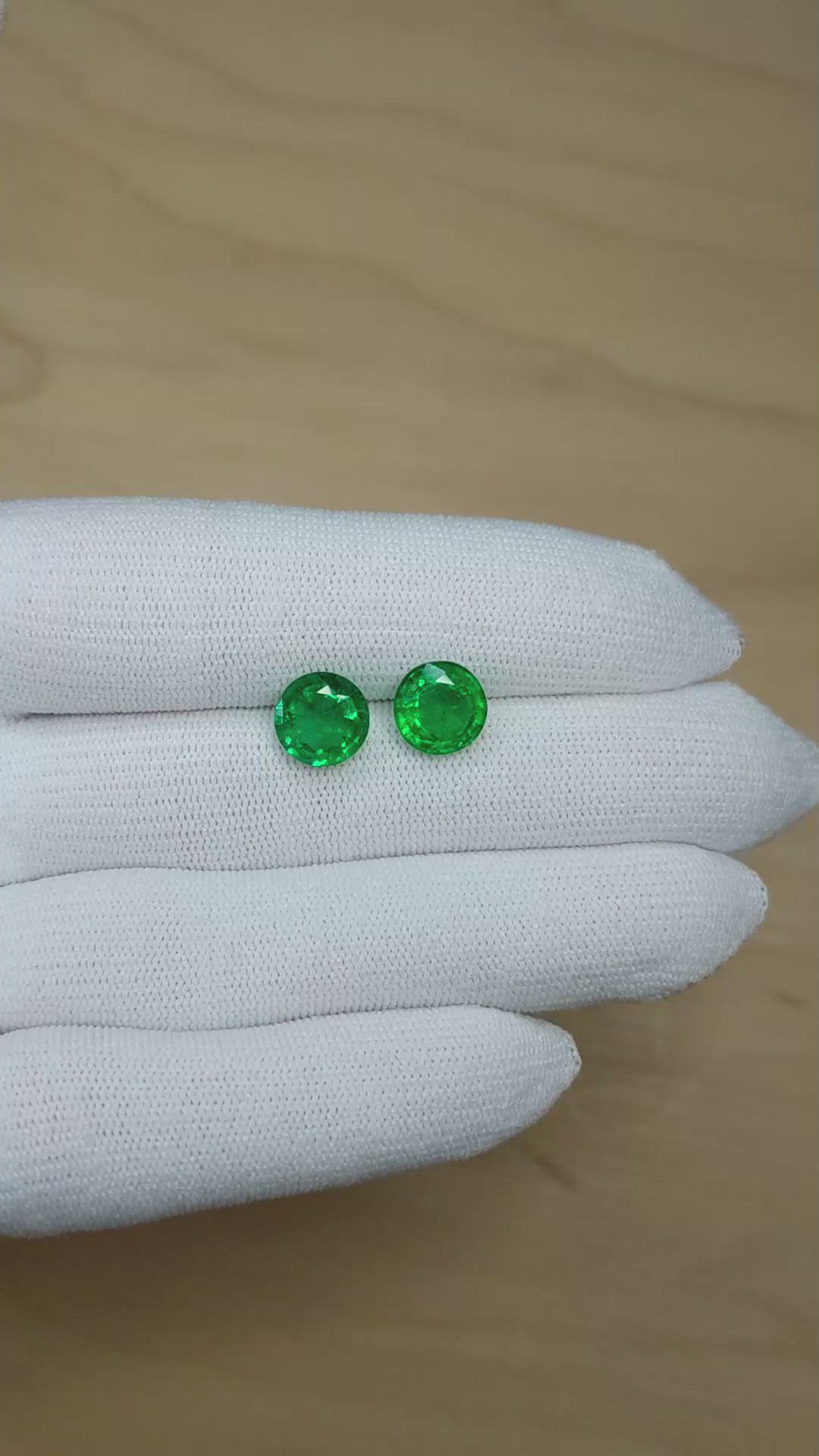 5.06&nbsp;Ct.Tw.Total Carat Weight Emerald Pair from Zambia Size Video