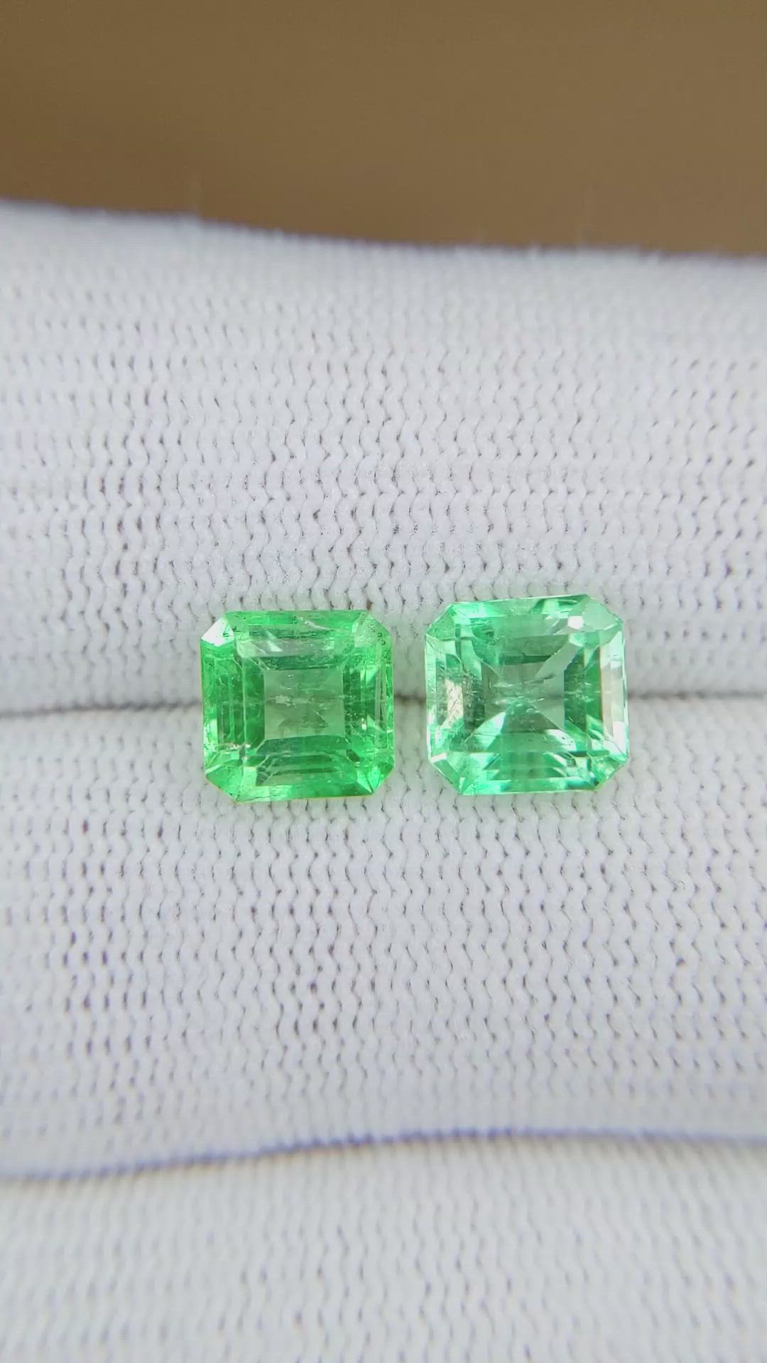 3.65&nbsp;Ct.Tw.Total Carat Weight Emerald Pair from Colombia Size Video