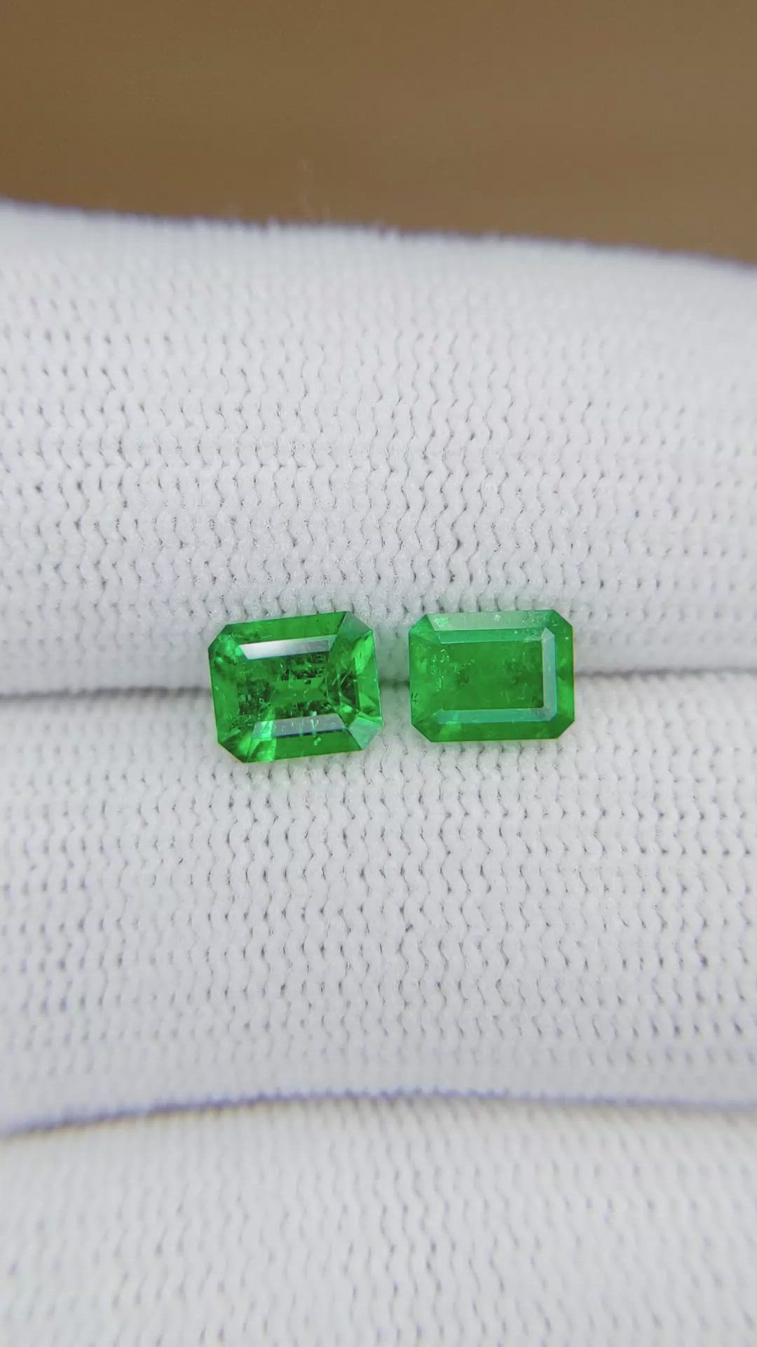 1.43&nbsp;Ct.Tw.Total Carat Weight Emerald Pair from Colombia Size Video