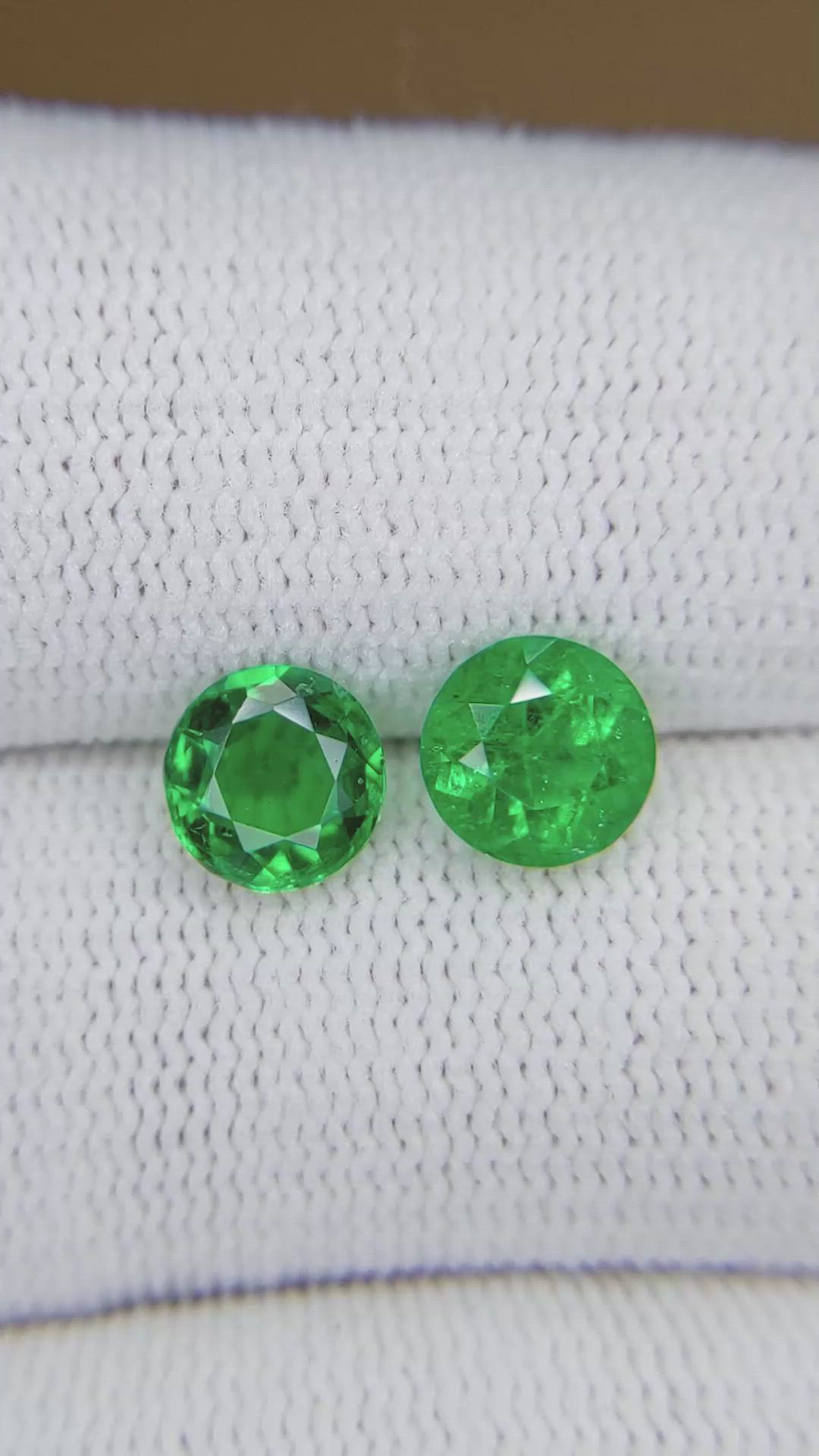 1.98&nbsp;Ct.Tw.Total Carat Weight Emerald Pair from Colombia Size Video