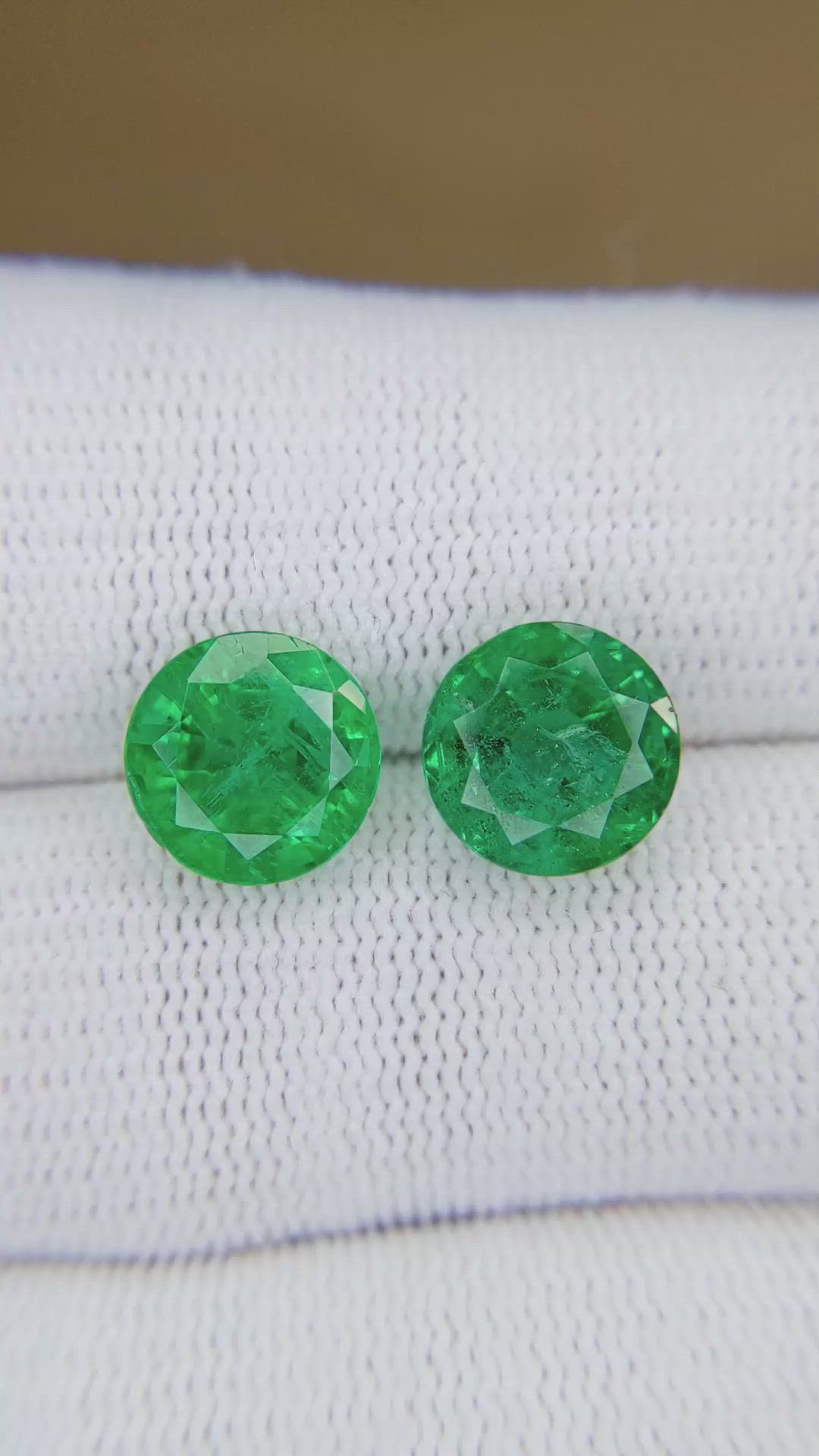 6.10&nbsp;Ct.Tw.Total Carat Weight Emerald Pair from Zambia Size Video