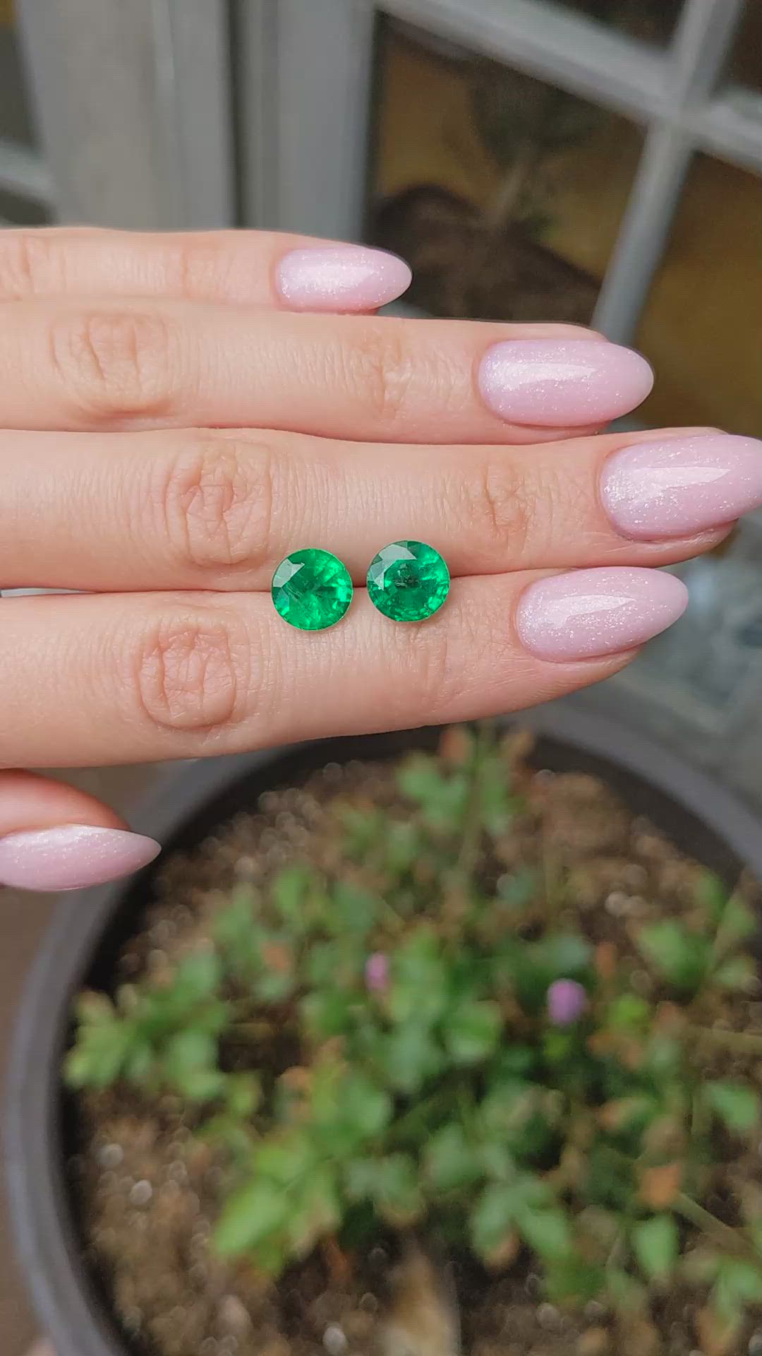 6.10&nbsp;Ct.Tw.Total Carat Weight Emerald Pair from Zambia Size Video