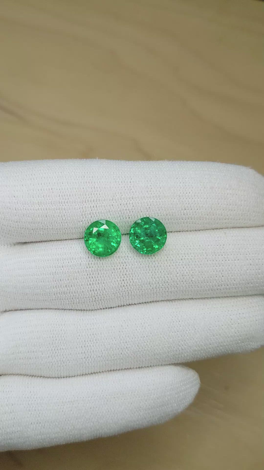 6.10&nbsp;Ct.Tw.Total Carat Weight Emerald Pair from Zambia Size Video