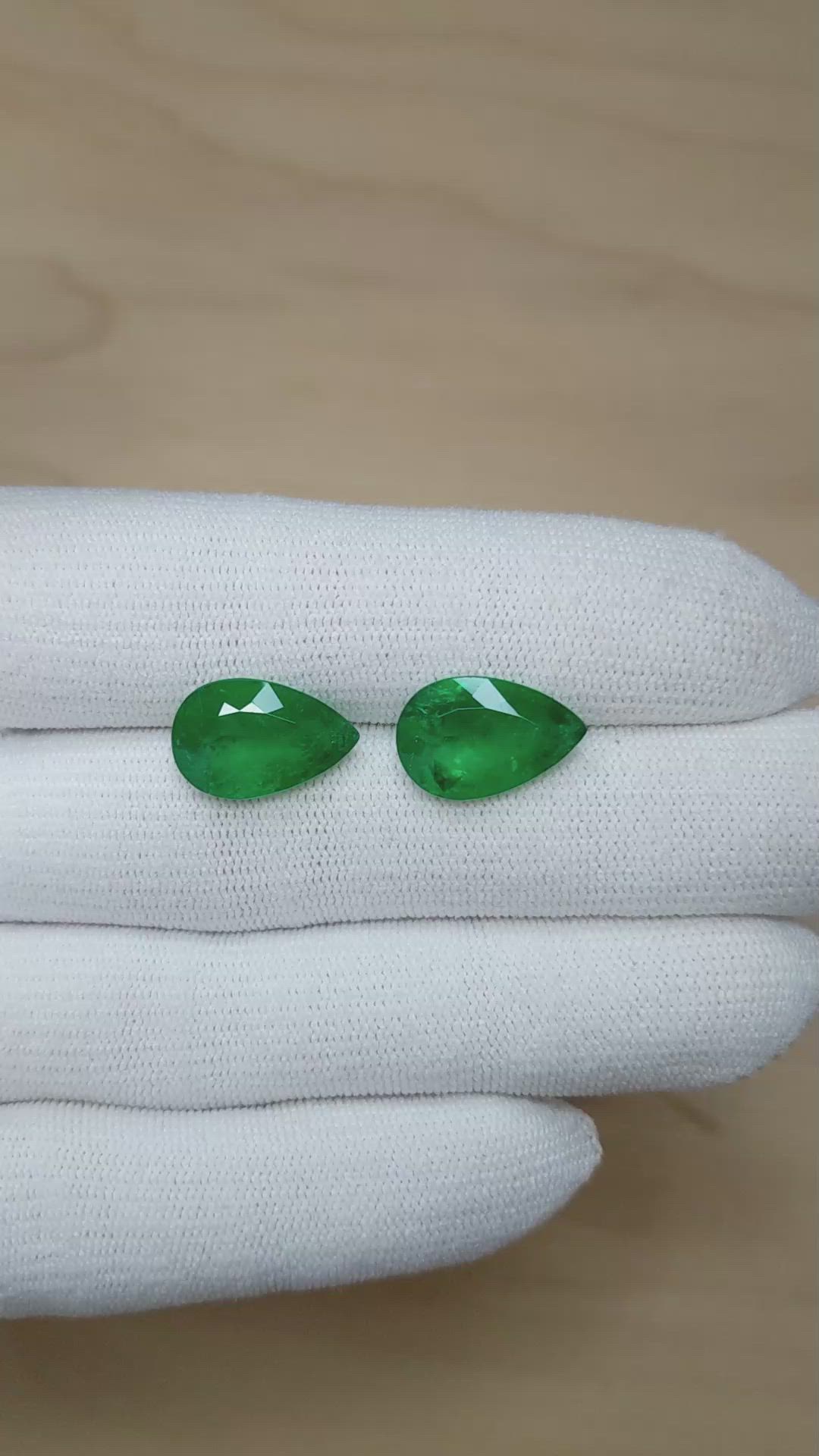 9.30&nbsp;Ct.Tw.Total Carat Weight Emerald Pair from Brazil Size Video