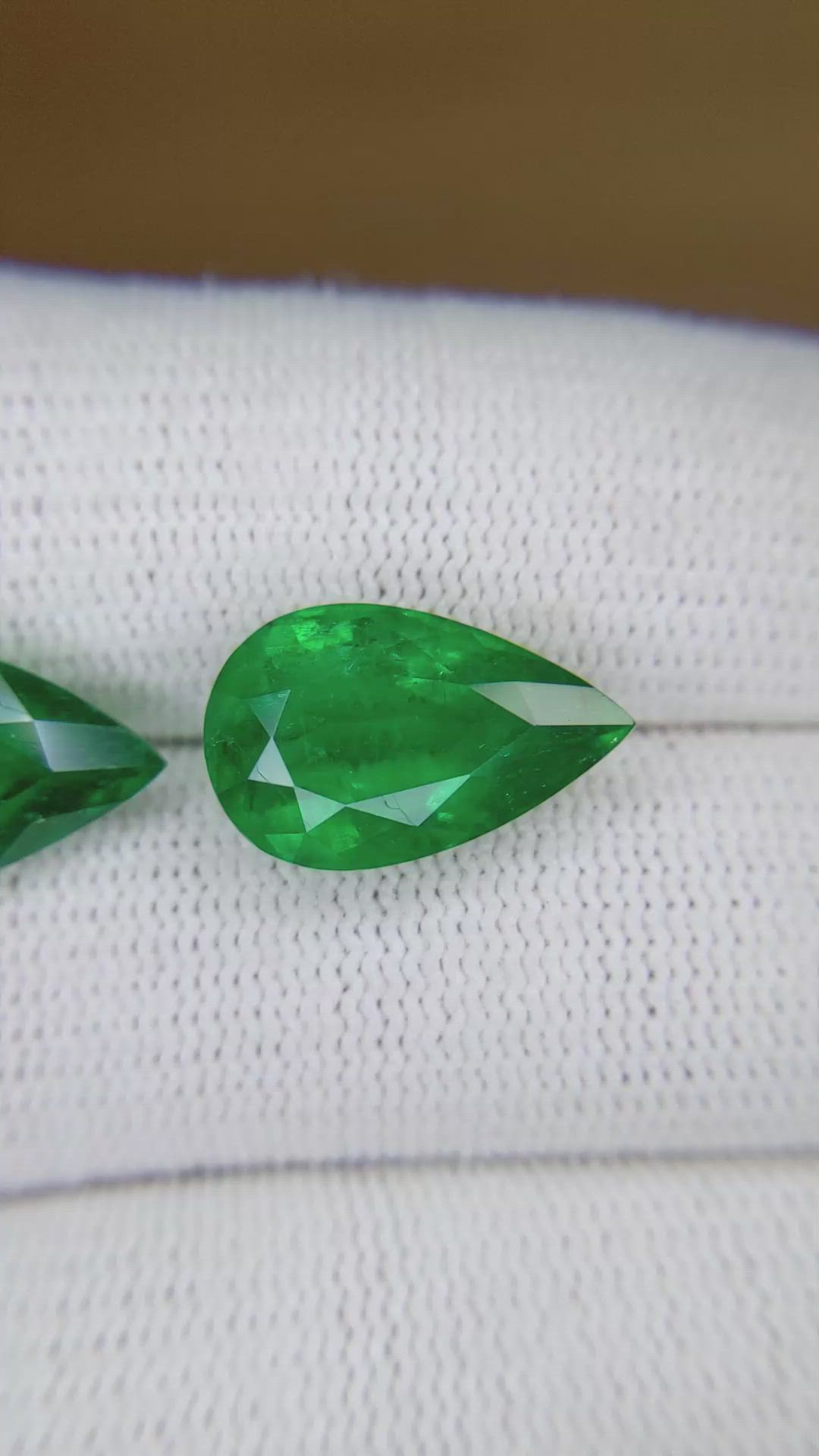 11.70 Ct.Tw.Total Carat Weight Emerald Pair from Colombia - Muzo Size Video