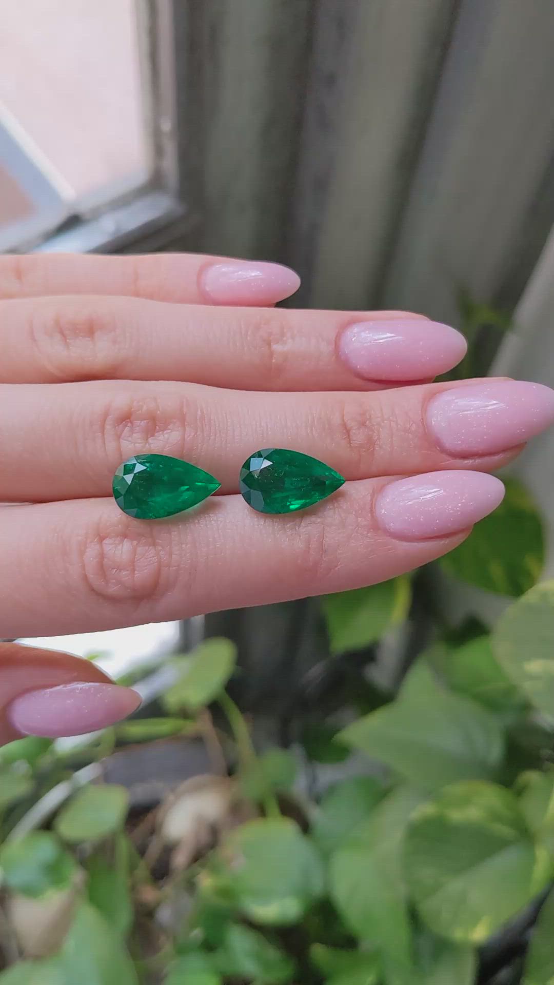 11.70 Ct.Tw.Total Carat Weight Emerald Pair from Colombia - Muzo Size Video