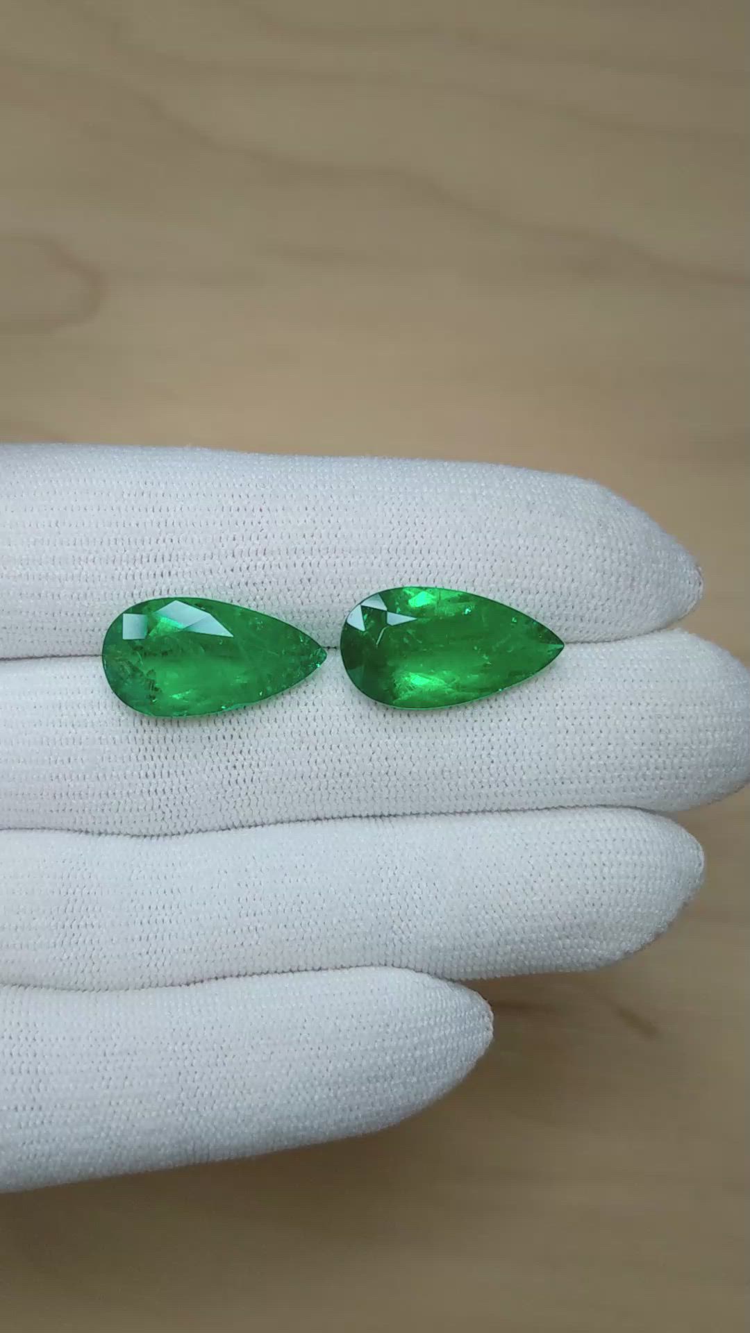 16.00 Ct.Tw.Total Carat Weight Emerald Pair from Colombia - Muzo Size Video