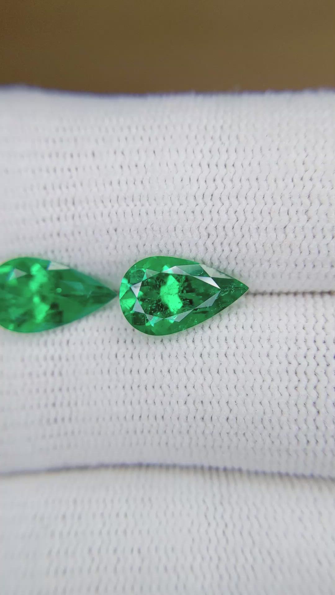 3.48&nbsp;Ct.Tw.Total Carat Weight Emerald Pair from Colombia Size Video