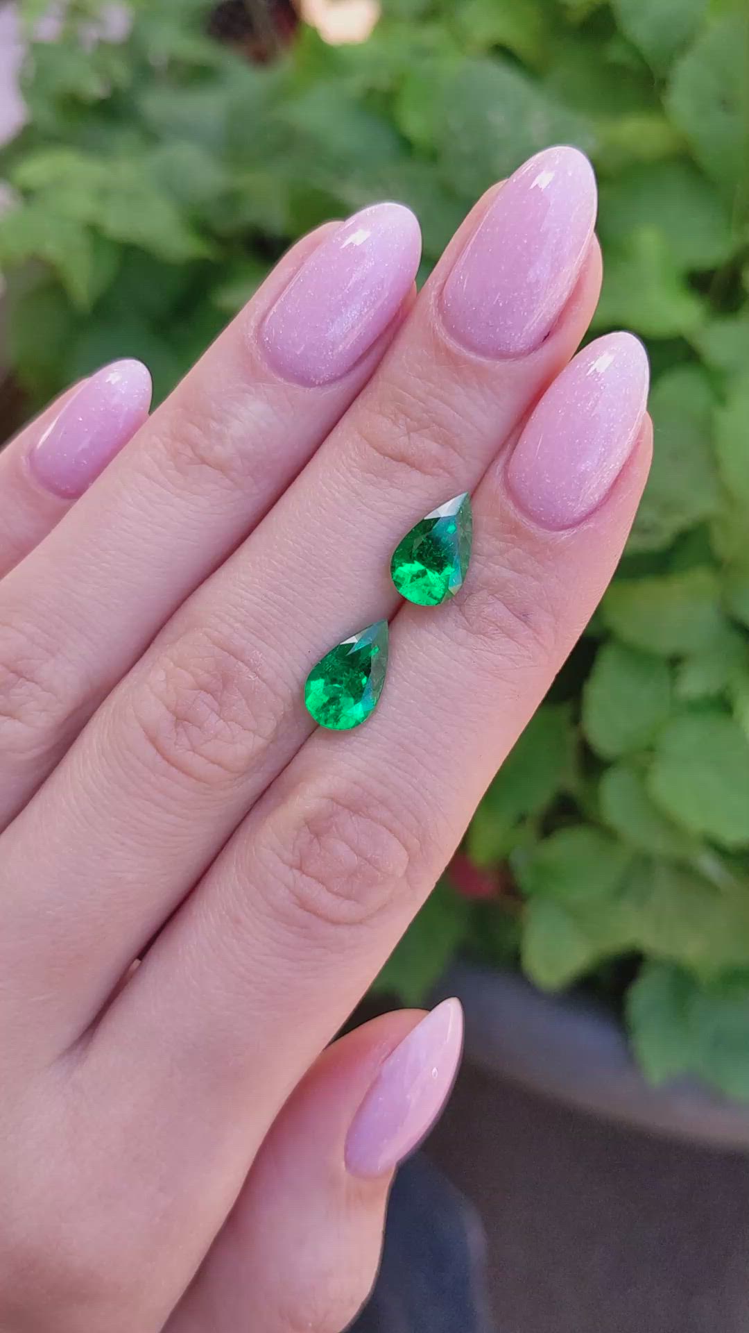 3.48&nbsp;Ct.Tw.Total Carat Weight Emerald Pair from Colombia Size Video