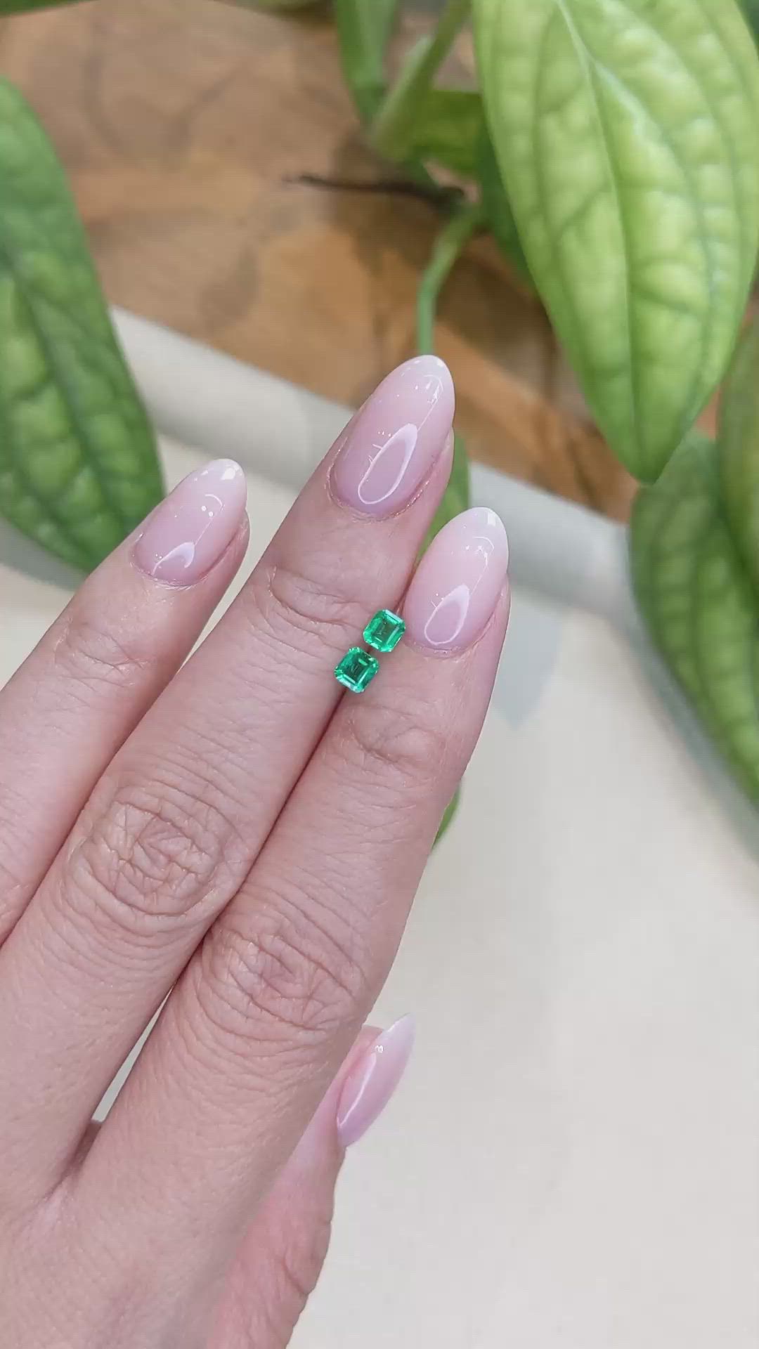0.37&nbsp;Ct.Tw.Total Carat Weight Emerald Pair from Afghanistan Size Video