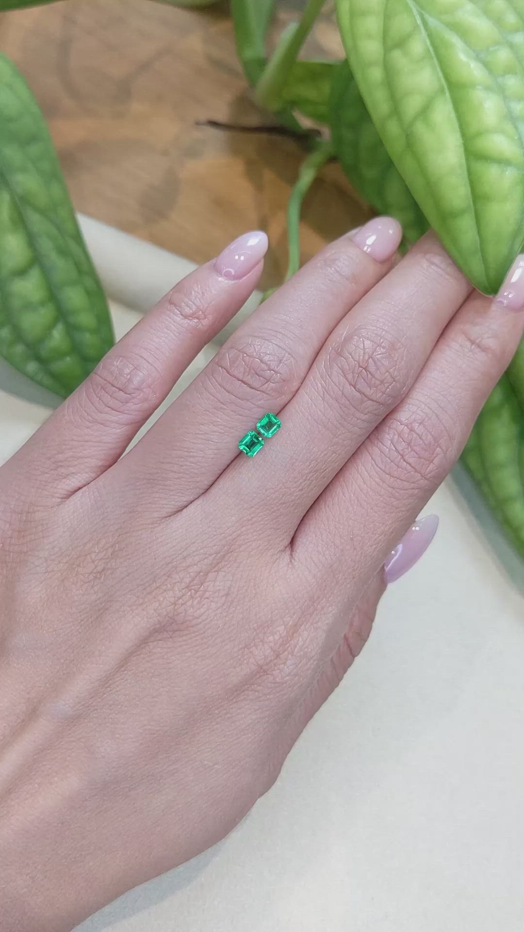 0.37&nbsp;Ct.Tw.Total Carat Weight Emerald Pair from Afghanistan Size Video