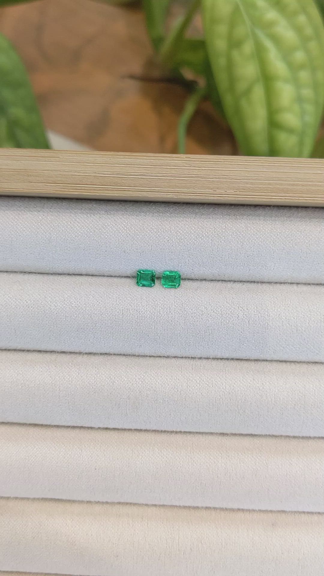 0.37&nbsp;Ct.Tw.Total Carat Weight Emerald Pair from Afghanistan Size Video
