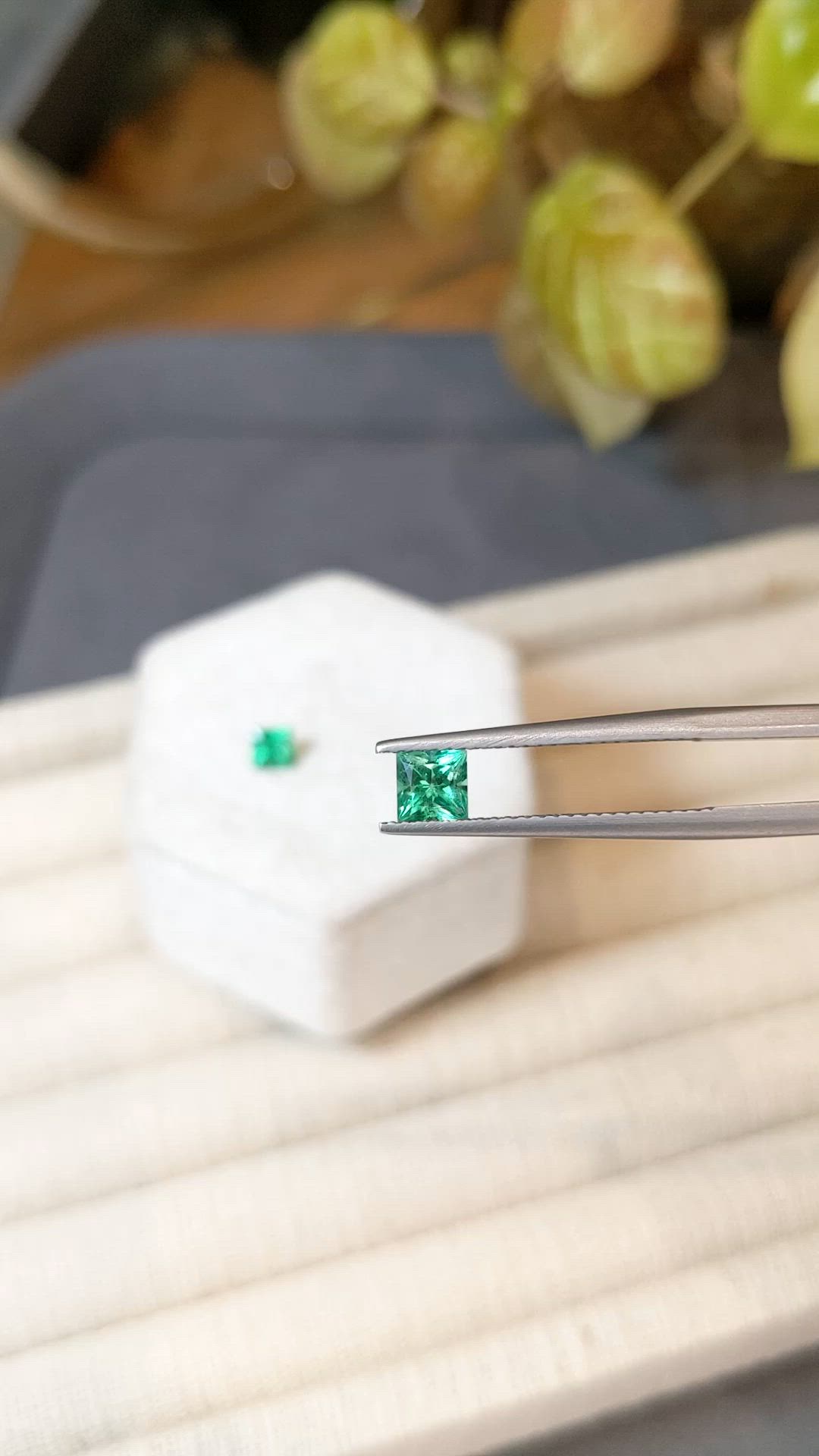 0.93&nbsp;Ct.Tw.Total Carat Weight Emerald Pair from Afghanistan Size Video
