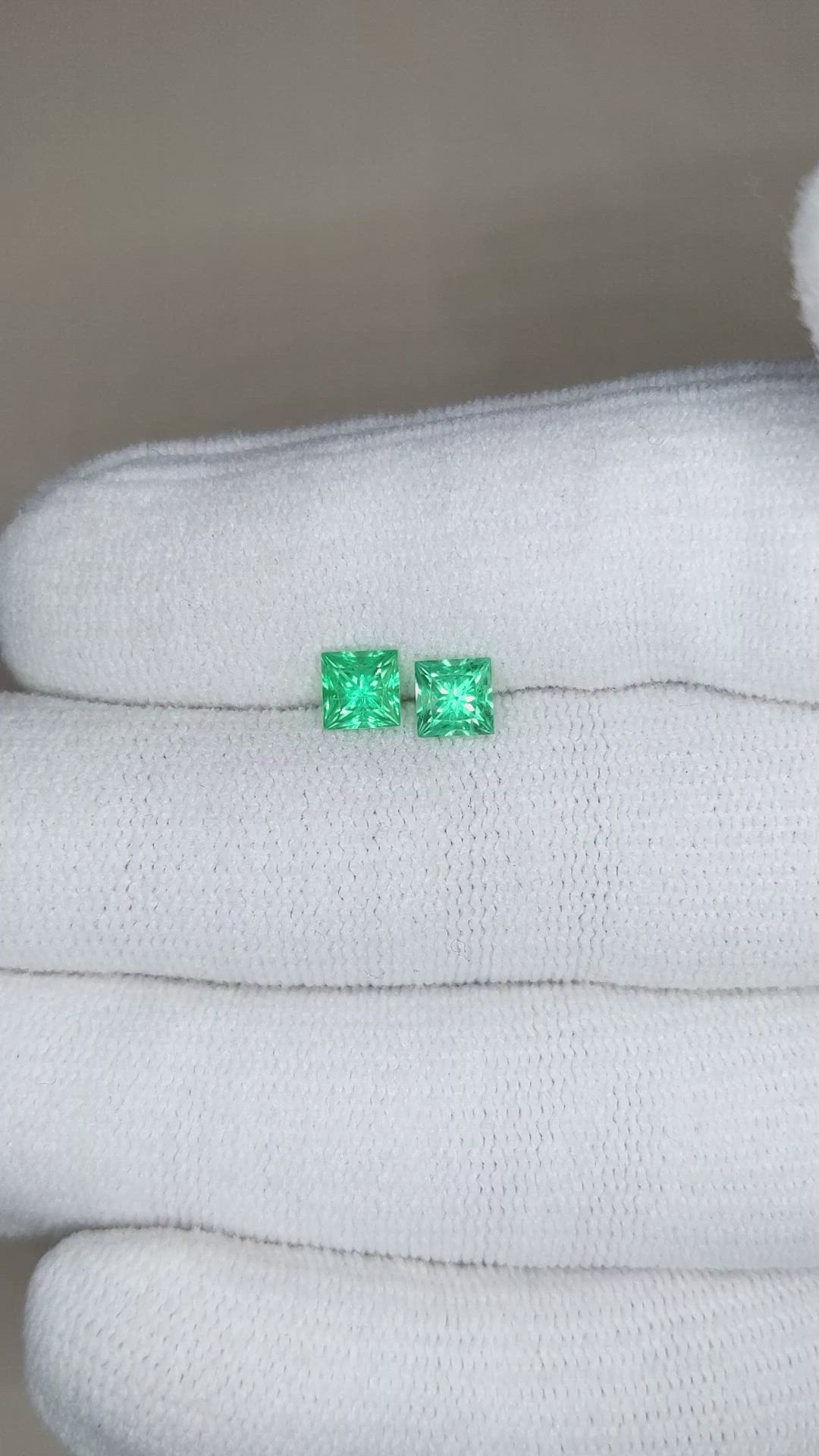 0.93&nbsp;Ct.Tw.Total Carat Weight Emerald Pair from Afghanistan Size Video