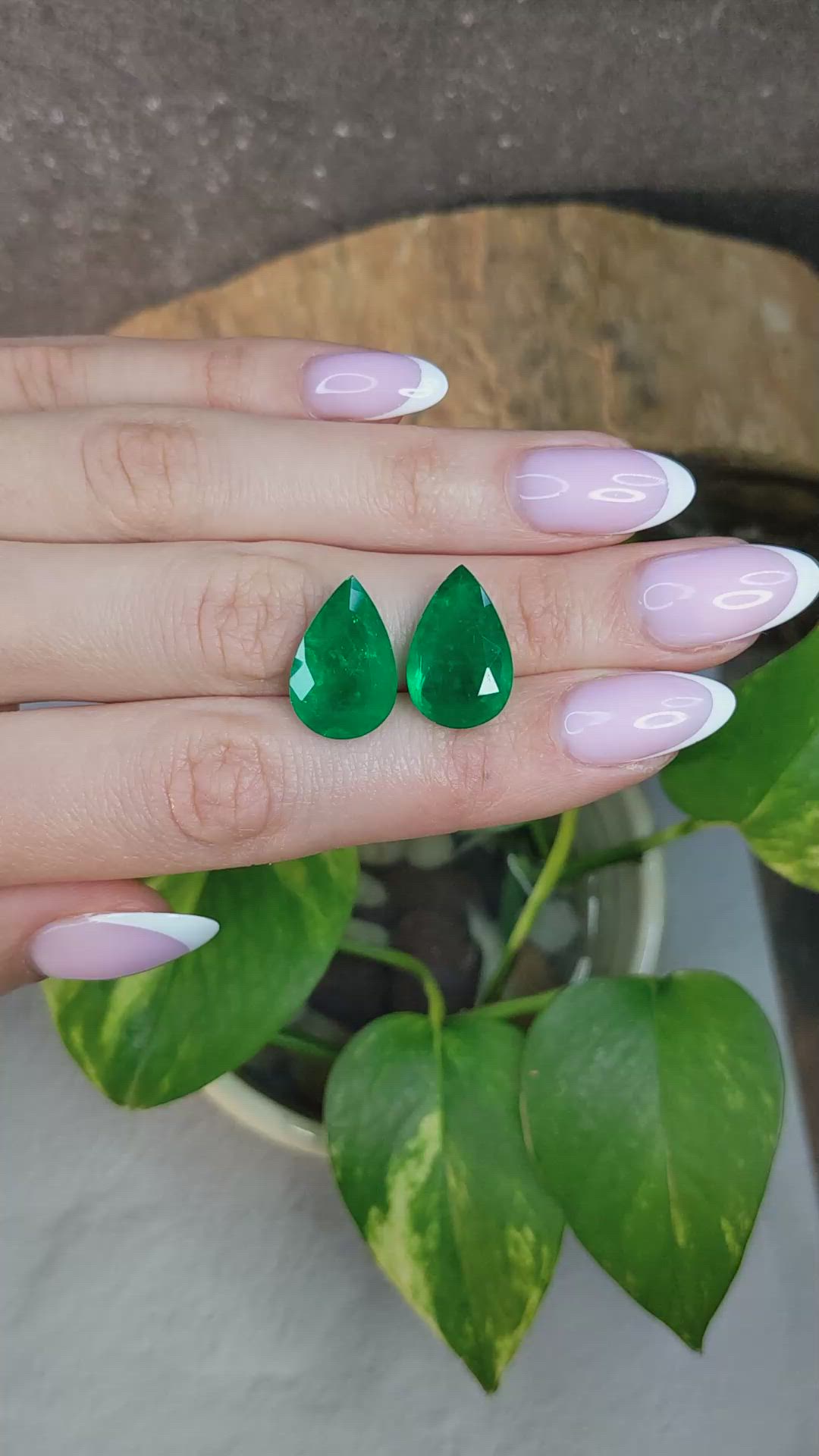 15.49&nbsp;Ct.Tw.Total Carat Weight Emerald Pair from Colombia Size Video