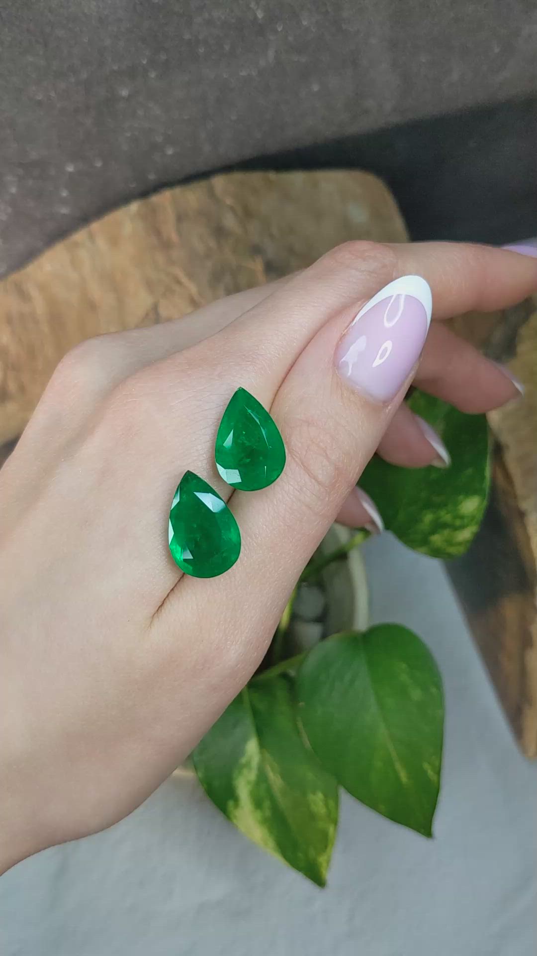15.49&nbsp;Ct.Tw.Total Carat Weight Emerald Pair from Colombia Size Video