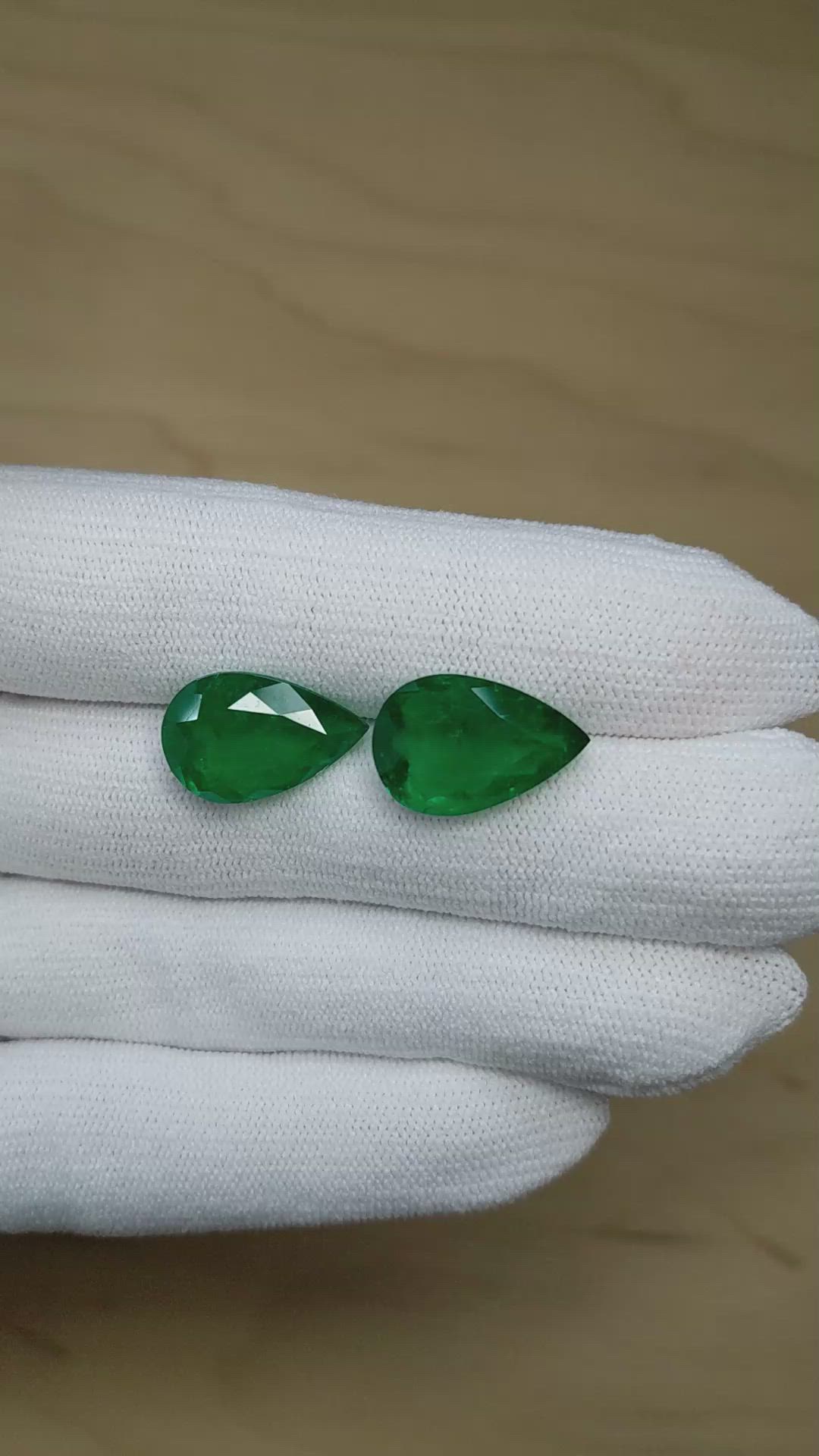 15.49&nbsp;Ct.Tw.Total Carat Weight Emerald Pair from Colombia Size Video