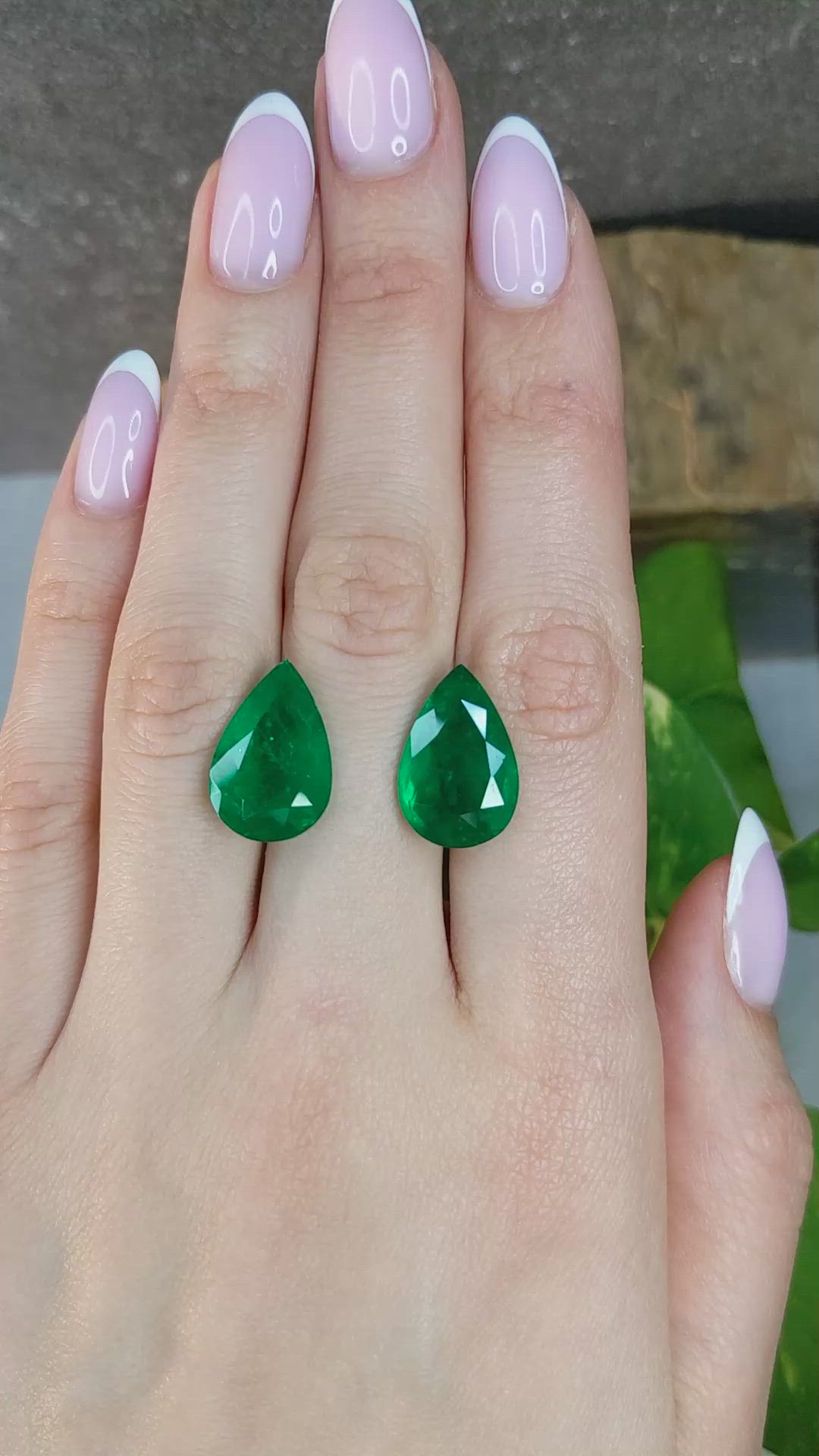 15.49&nbsp;Ct.Tw.Total Carat Weight Emerald Pair from Colombia Size Video