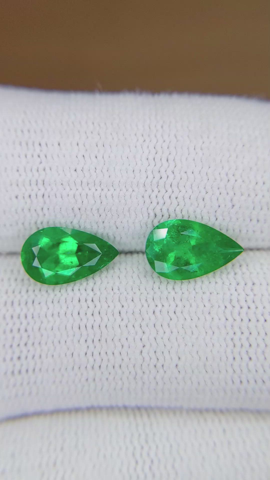 2.47&nbsp;Ct.Tw.Total Carat Weight Emerald Pair from Colombia Size Video