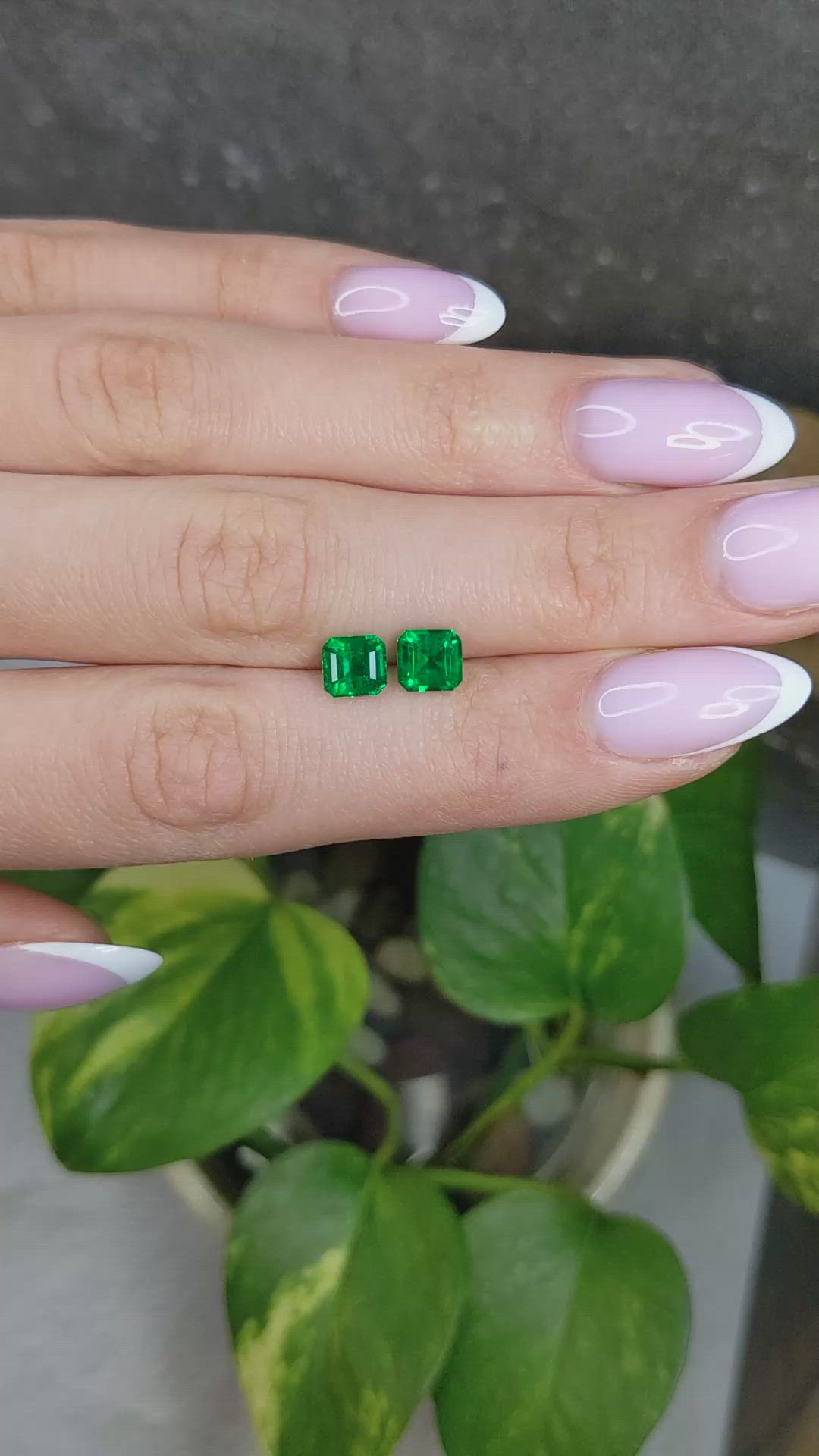 1.90&nbsp;Ct.Tw.Total Carat Weight Emerald Pair from Colombia Size Video