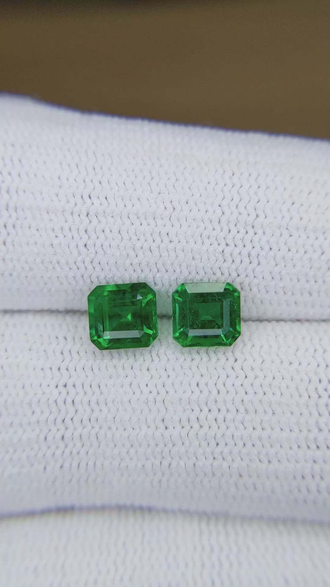 1.90&nbsp;Ct.Tw.Total Carat Weight Emerald Pair from Colombia Size Video