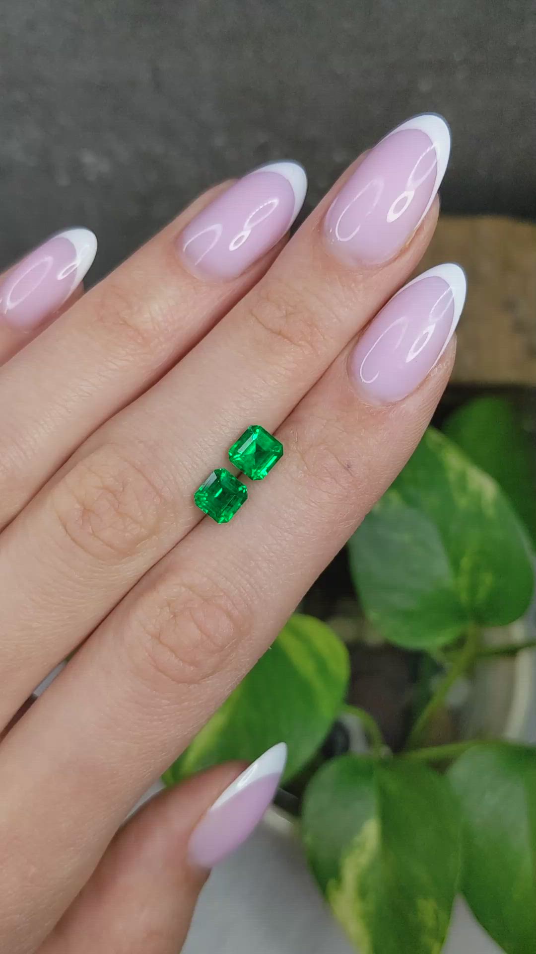1.90&nbsp;Ct.Tw.Total Carat Weight Emerald Pair from Colombia Size Video