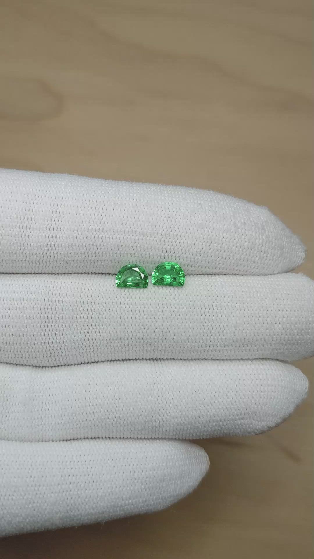1.00&nbsp;Ct.Tw.Total Carat Weight Emerald Pair from Colombia Size Video