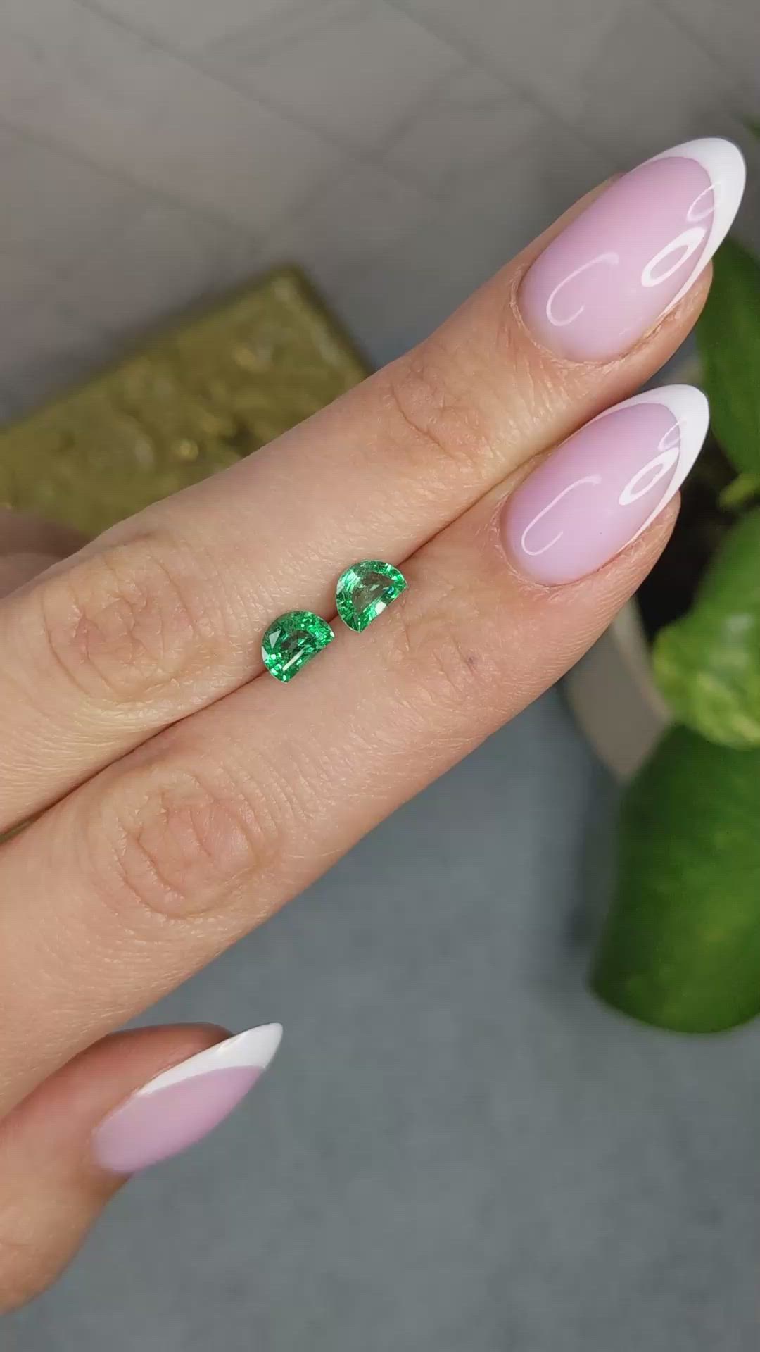 1.00&nbsp;Ct.Tw.Total Carat Weight Emerald Pair from Colombia Size Video