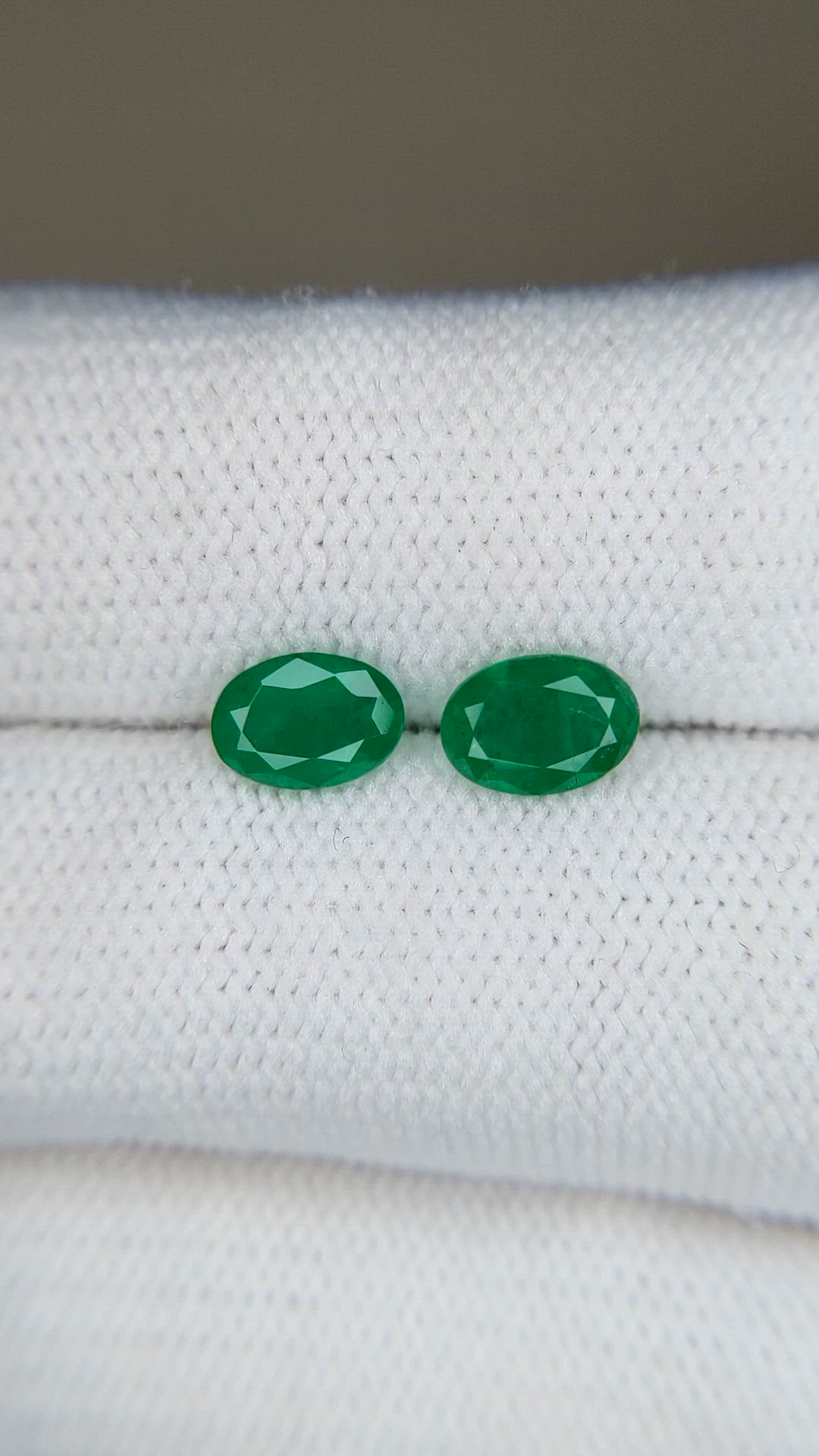 1.26&nbsp;Ct.Tw.Total Carat Weight Emerald Pair from Afghanistan Size Video