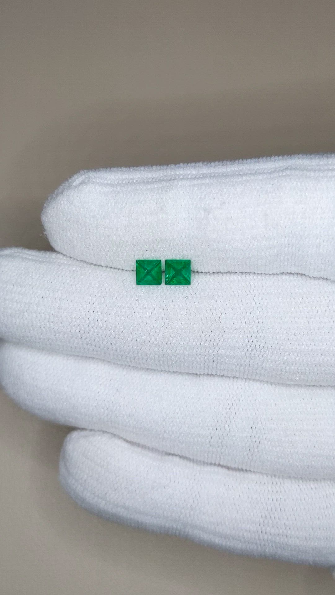 0.58&nbsp;Ct.Tw.Total Carat Weight Emerald Pair from Afghanistan Size Video
