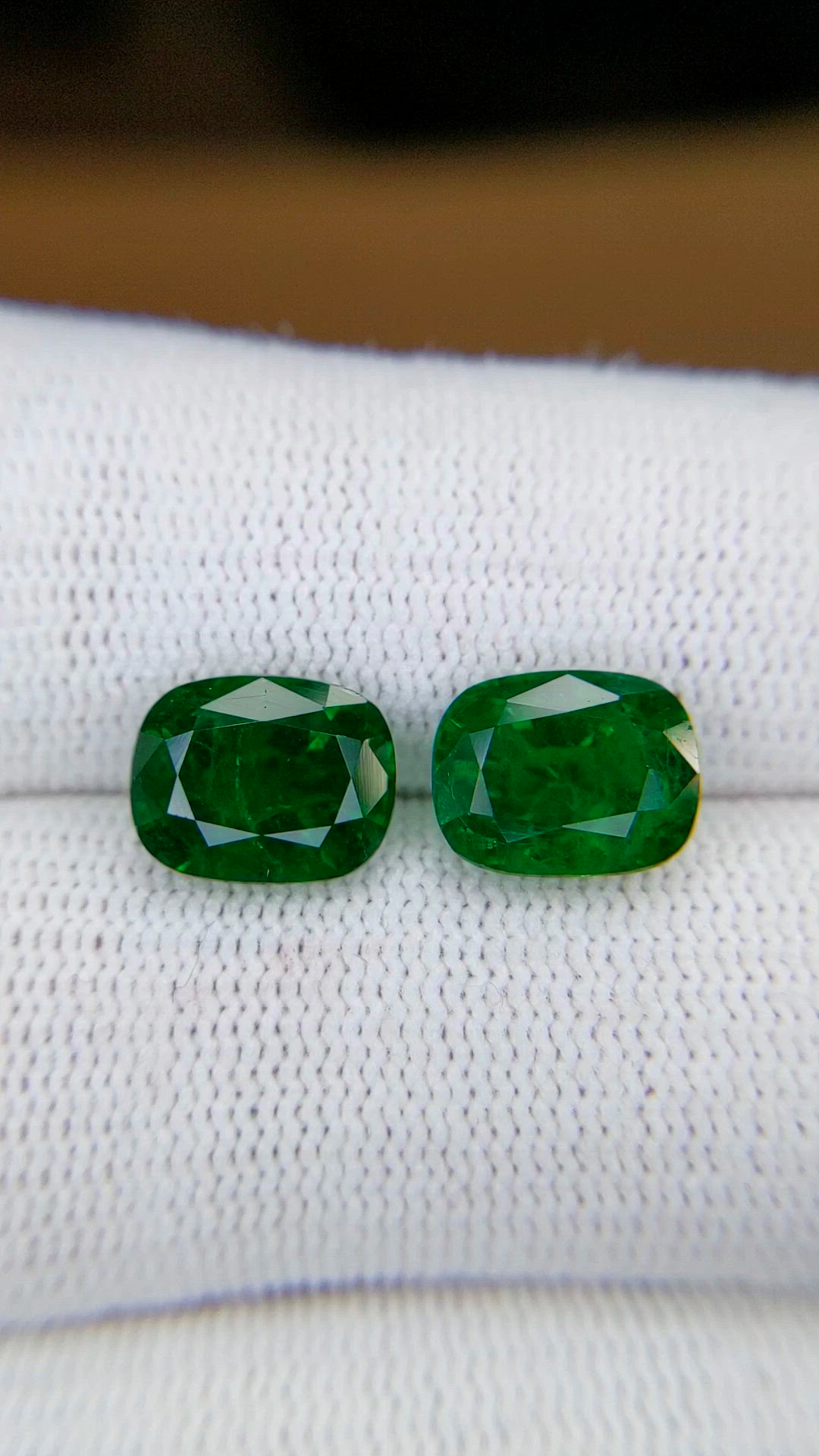 5.39&nbsp;Ct.Tw.Total Carat Weight Emerald Pair from Zambia Size Video