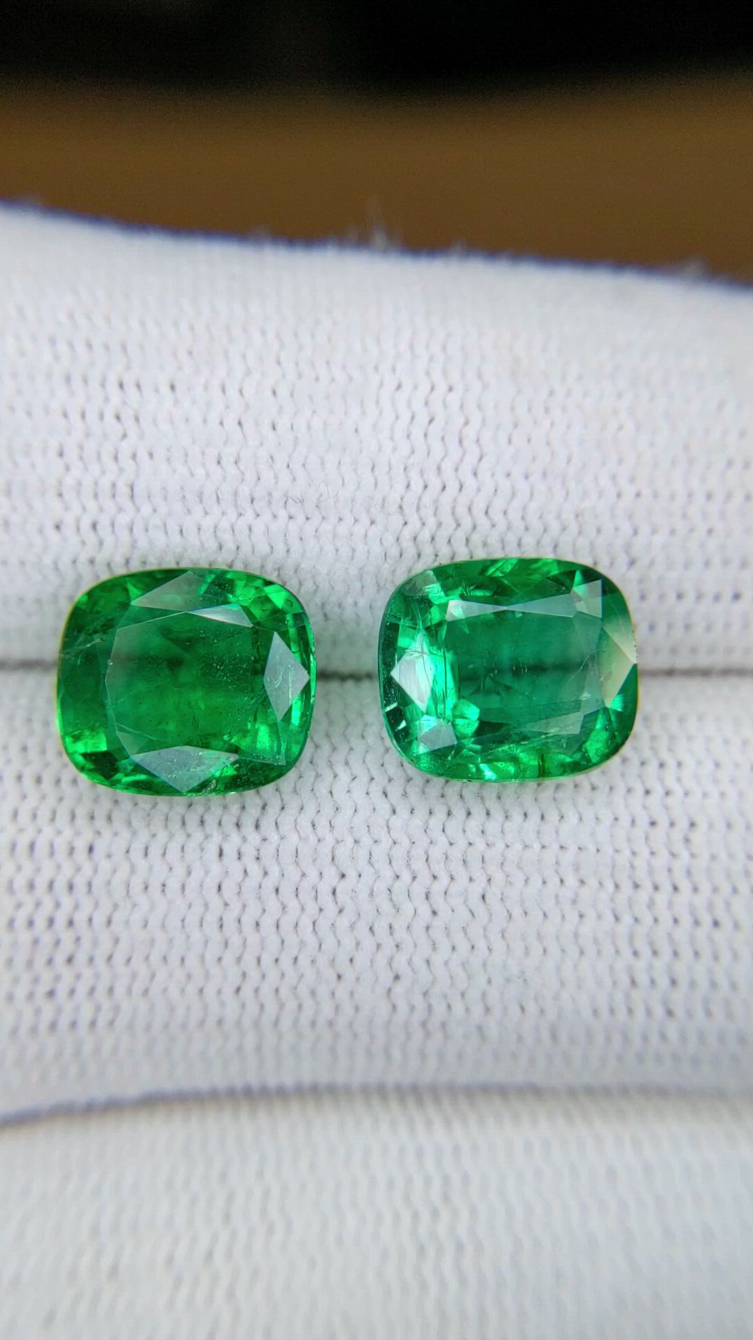 5.85&nbsp;Ct.Tw.Total Carat Weight Emerald Pair from Zambia Size Video