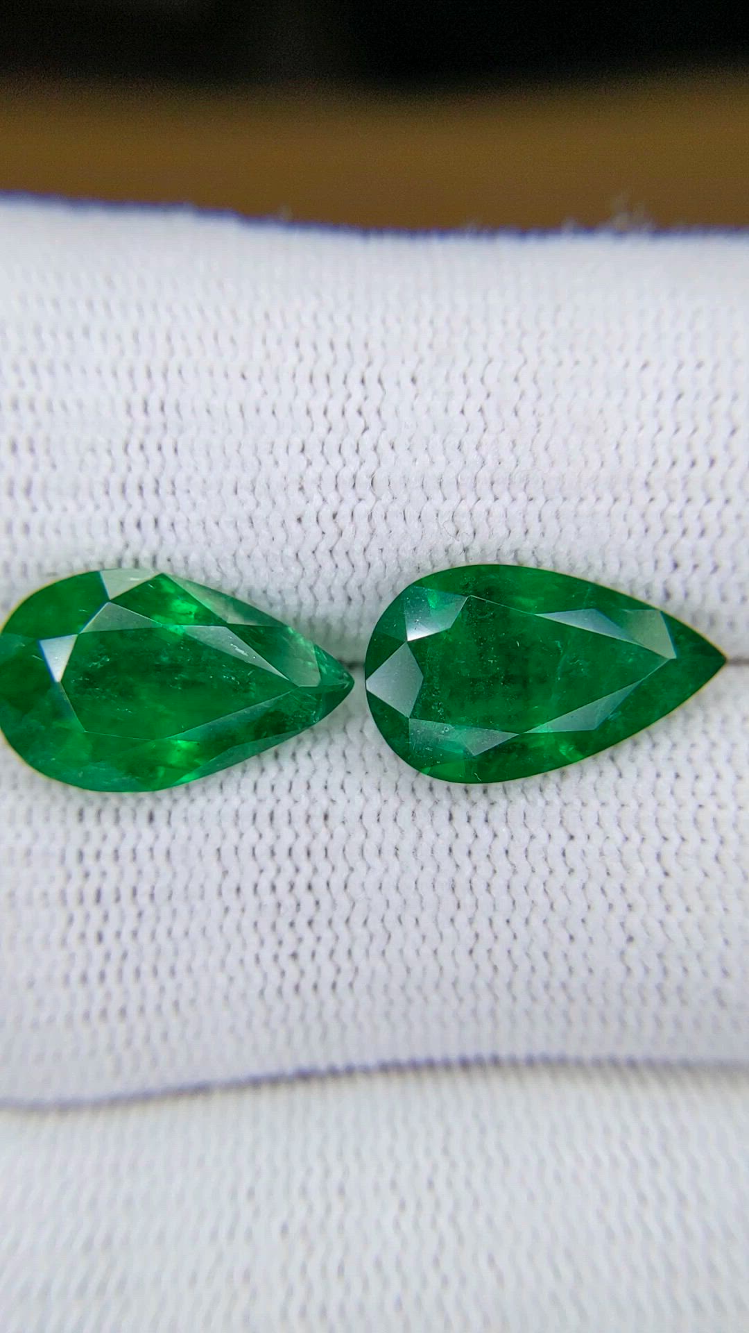 6.42&nbsp;Ct.Tw.Total Carat Weight Emerald Pair from Zambia Size Video