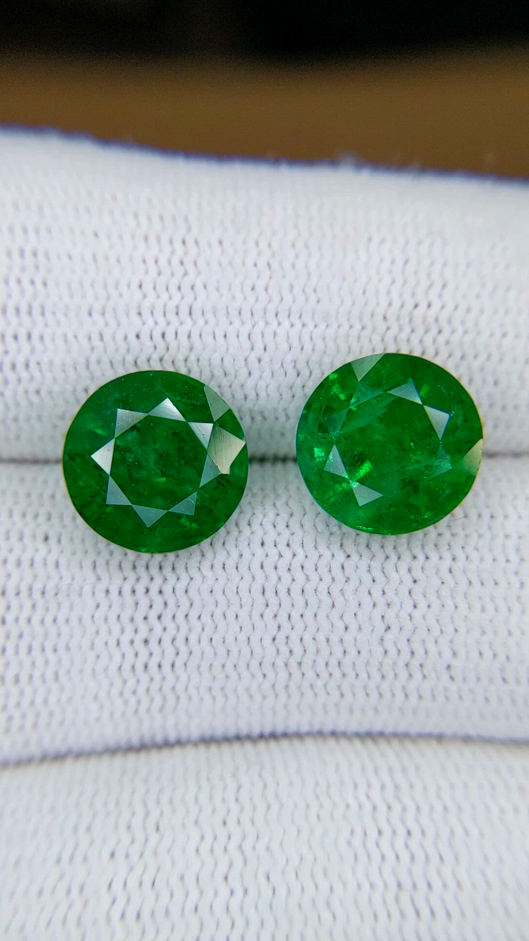 7.23&nbsp;Ct.Tw.Total Carat Weight Emerald Pair from Zambia Size Video
