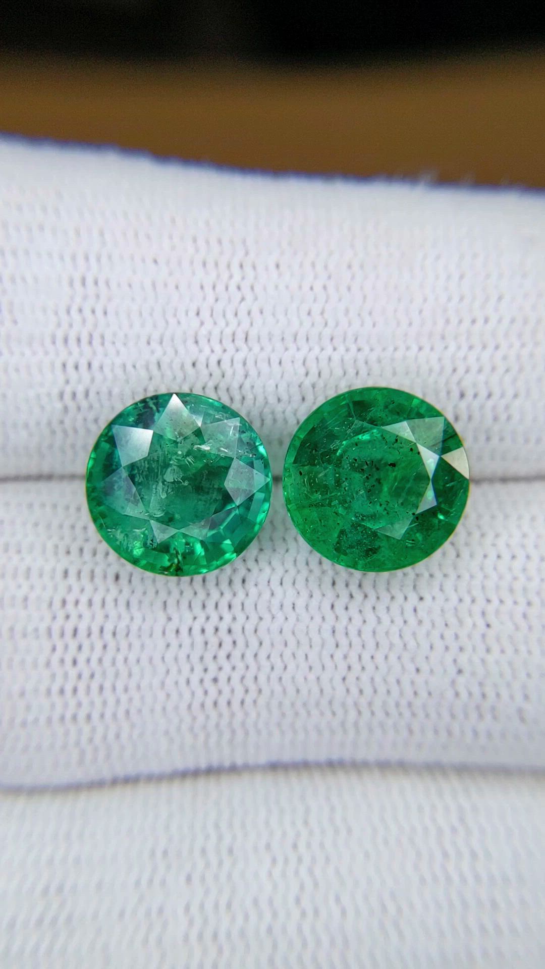 7.89&nbsp;Ct.Tw.Total Carat Weight Emerald Pair from Zambia Size Video