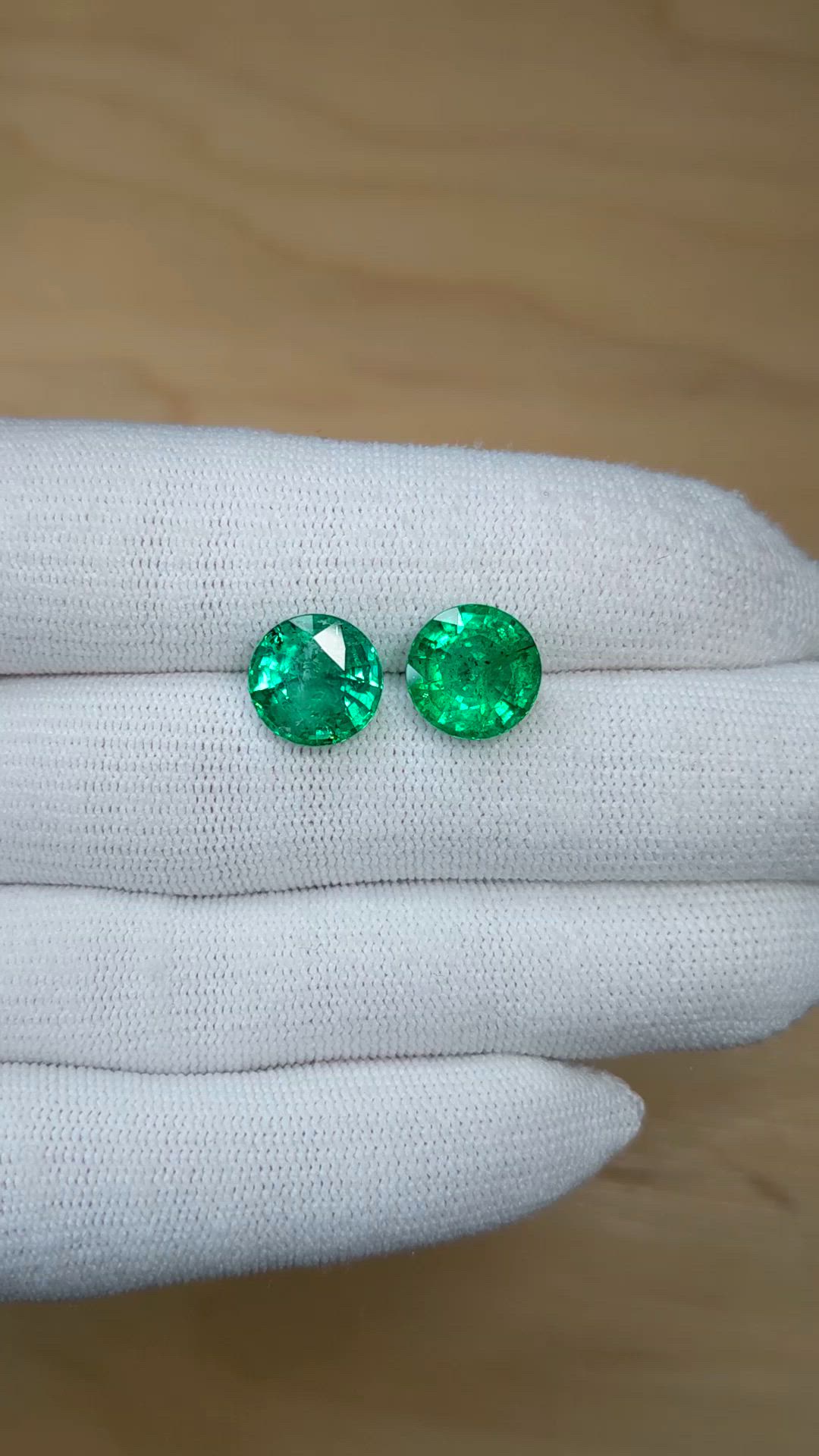 7.89&nbsp;Ct.Tw.Total Carat Weight Emerald Pair from Zambia Size Video