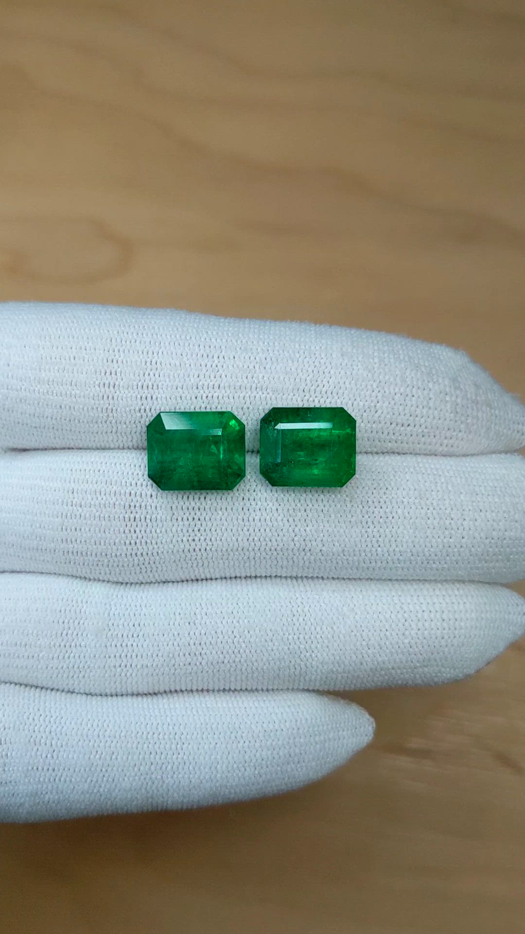 14.86&nbsp;Ct.Tw.Total Carat Weight Emerald Pair from Zambia Size Video