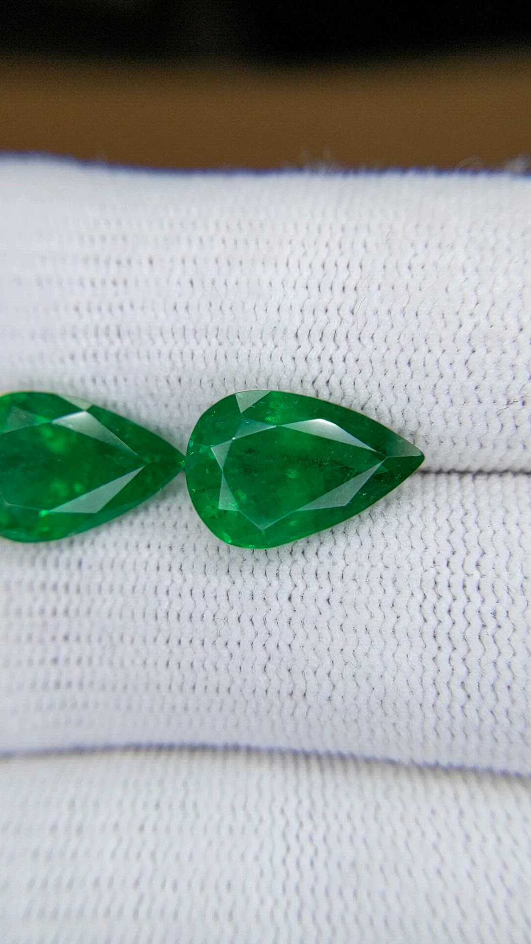 6.35&nbsp;Ct.Tw.Total Carat Weight Emerald Pair from Zambia Size Video